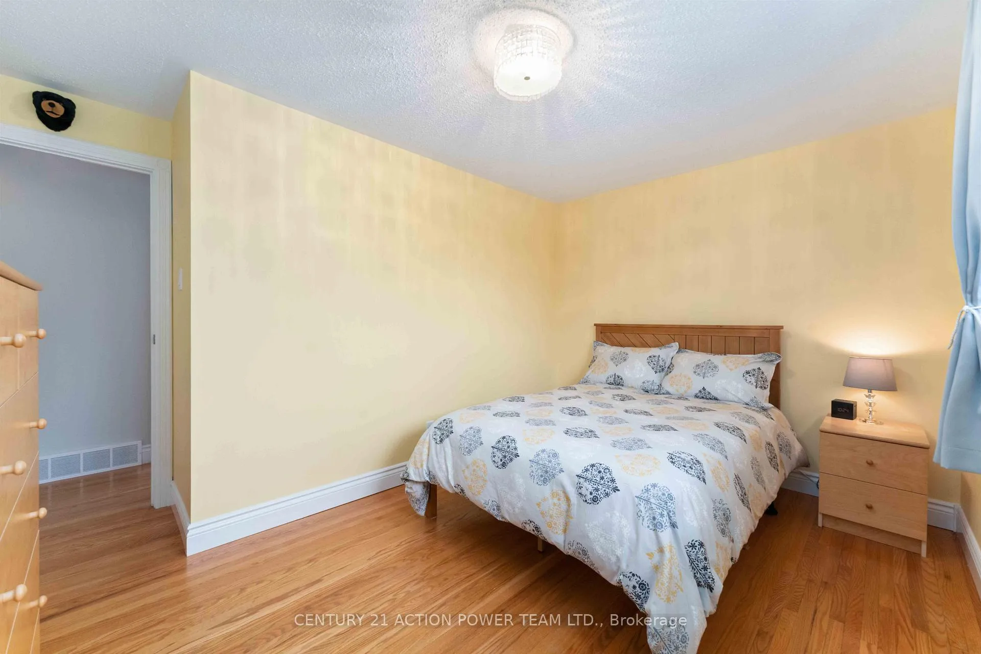 Photo 21 of 594 Noble Crescent, Ottawa, Riverside Park South — HOMEH