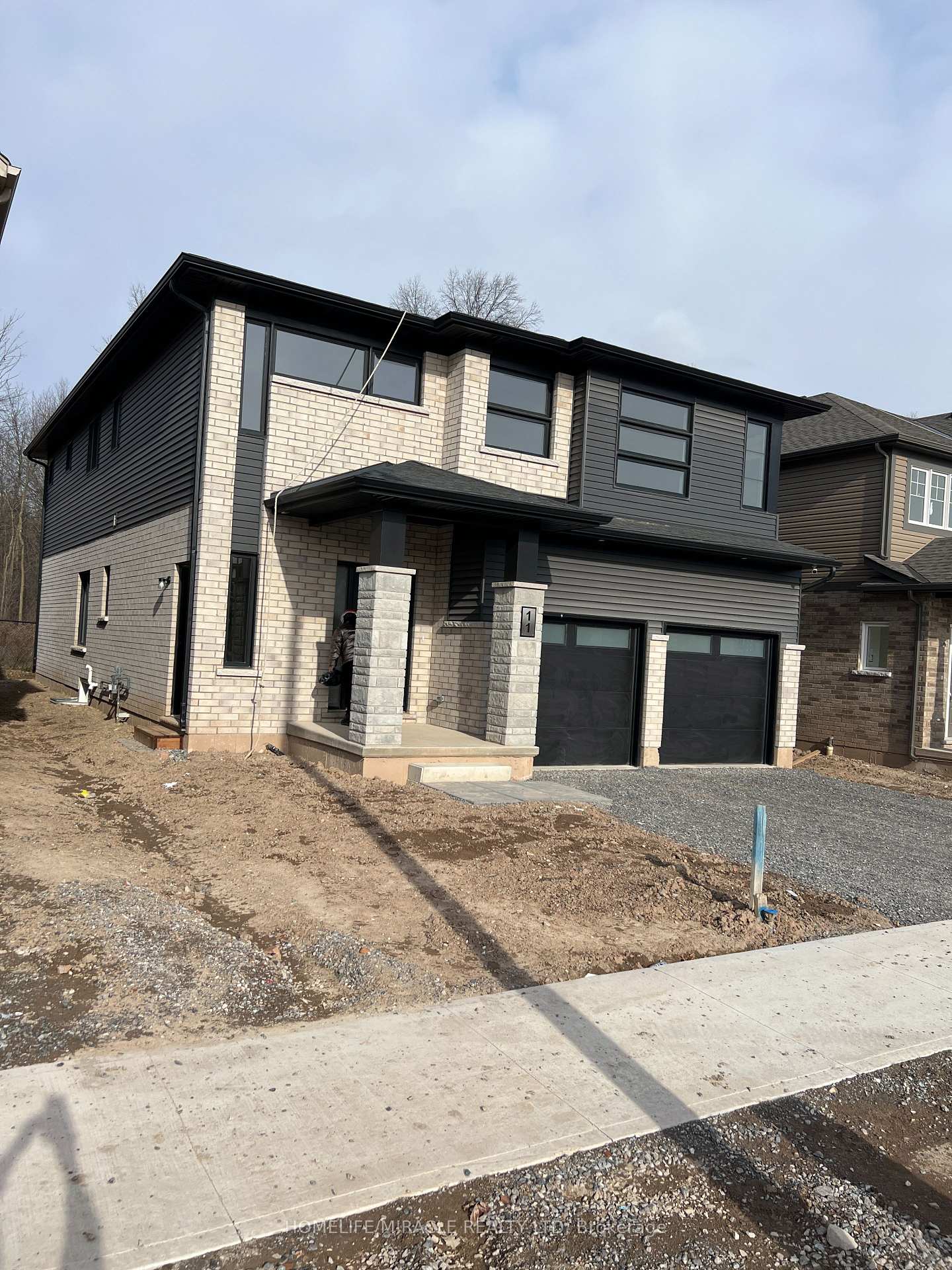 Photo 2 of 11 Willson Drive, Thorold, Hurricane/Merrittville — HOMEH