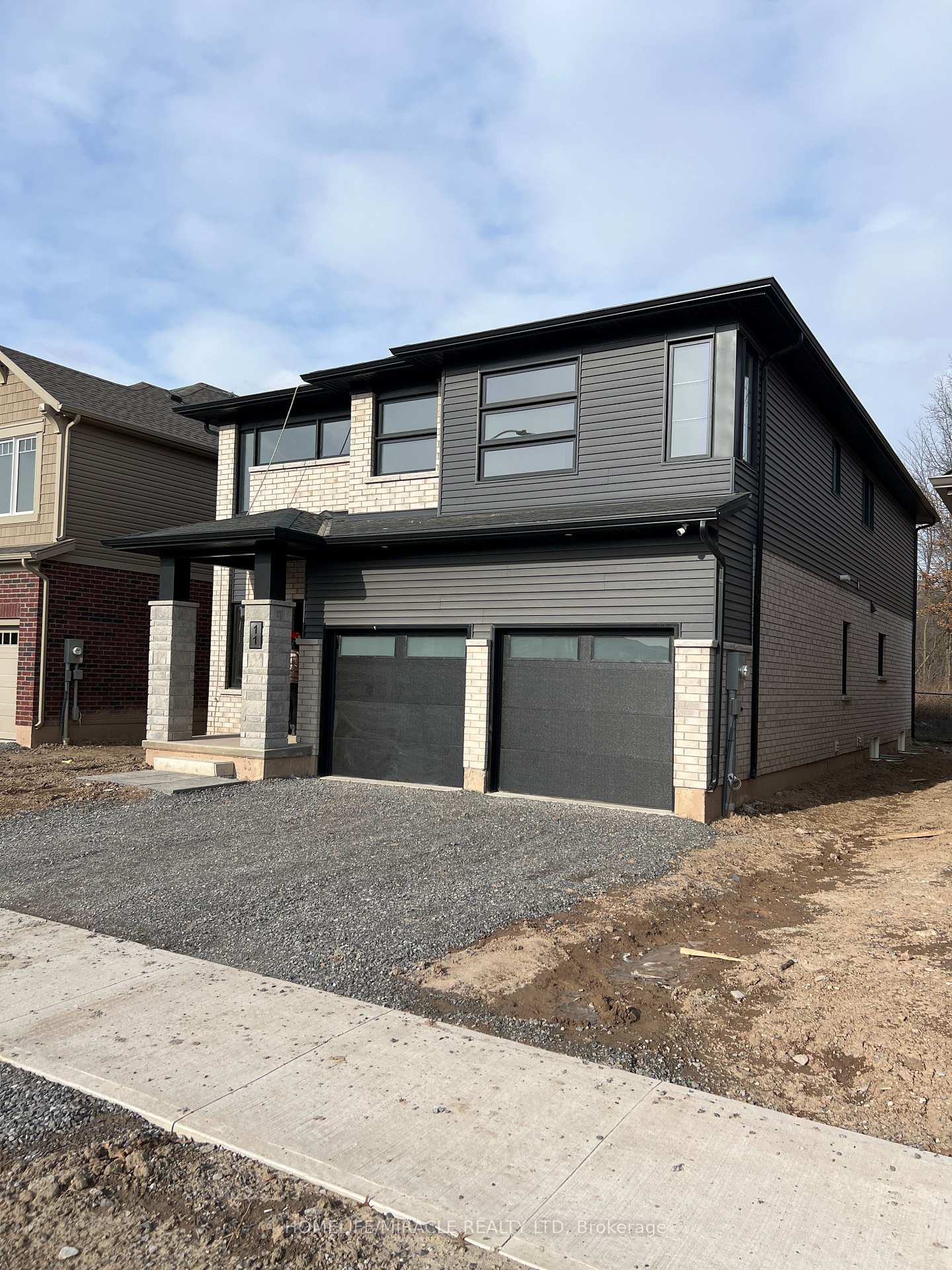 Photo 3 of 11 Willson Drive, Thorold, Hurricane/Merrittville — HOMEH