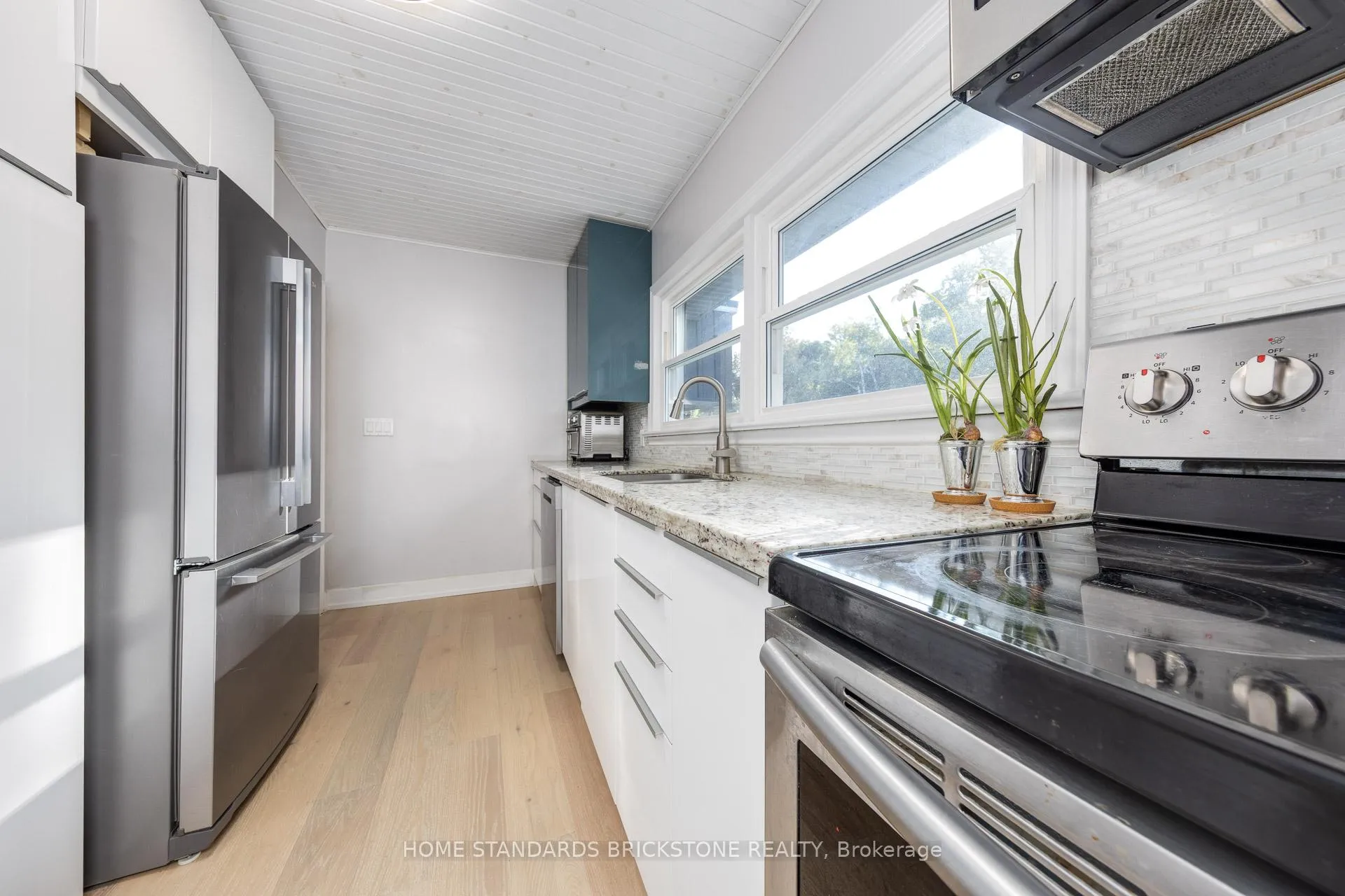 Photo 8 of 2208 Willard Avenue, Innisfil, Alcona — HOMEH