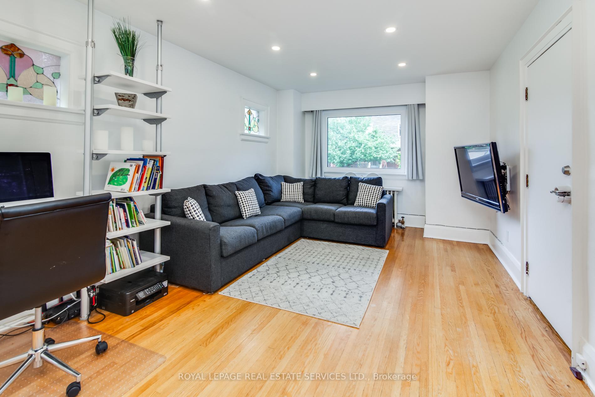 Photo 2 of 23 Kings Park Boulevard, Toronto, Danforth Village-East York — HOMEH