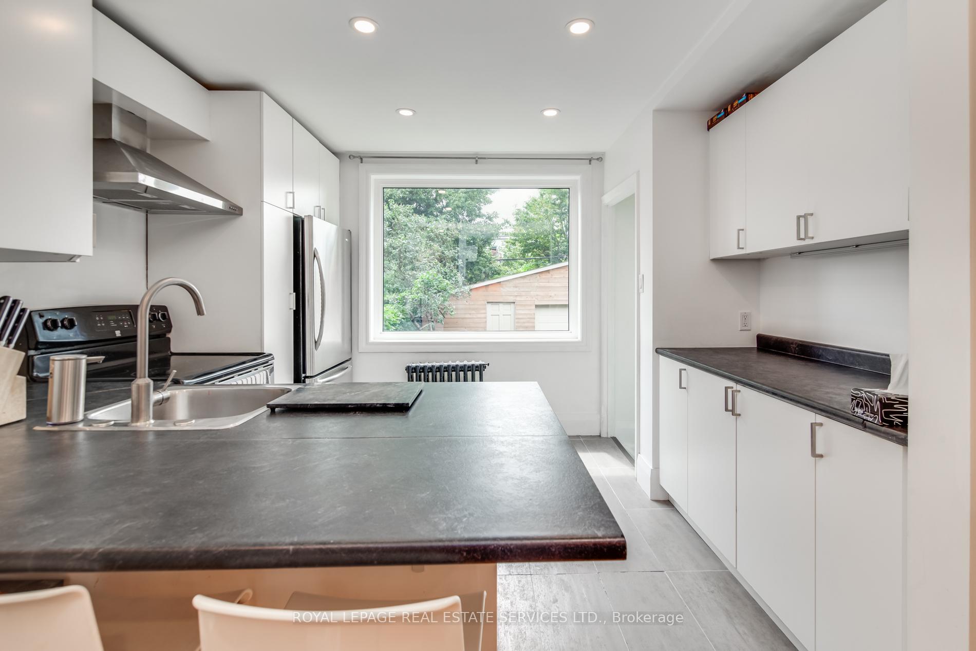 Photo 10 of 23 Kings Park Boulevard, Toronto, Danforth Village-East York — HOMEH