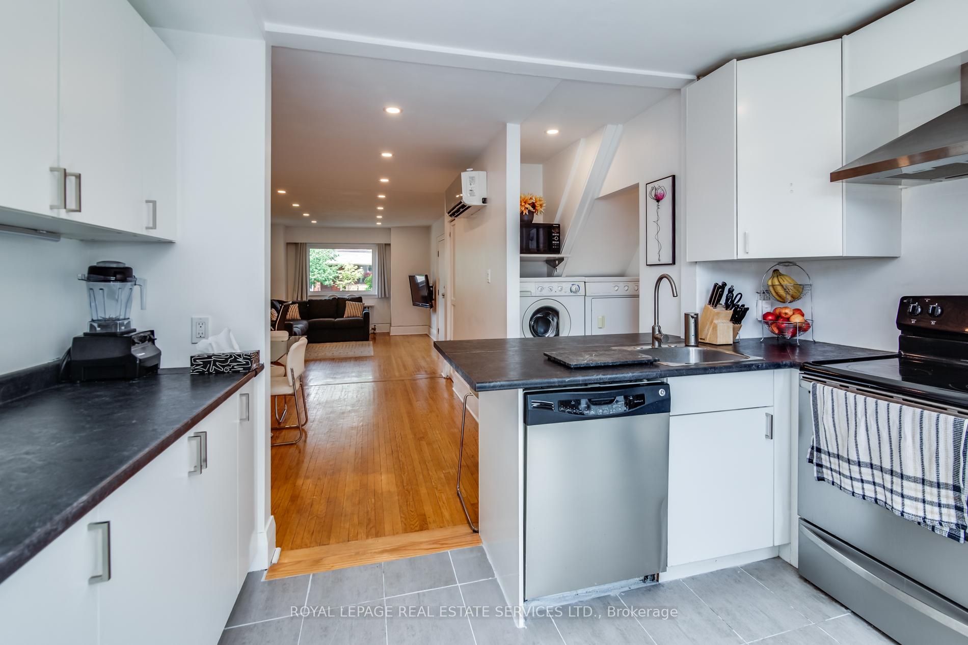 Photo 11 of 23 Kings Park Boulevard, Toronto, Danforth Village-East York — HOMEH