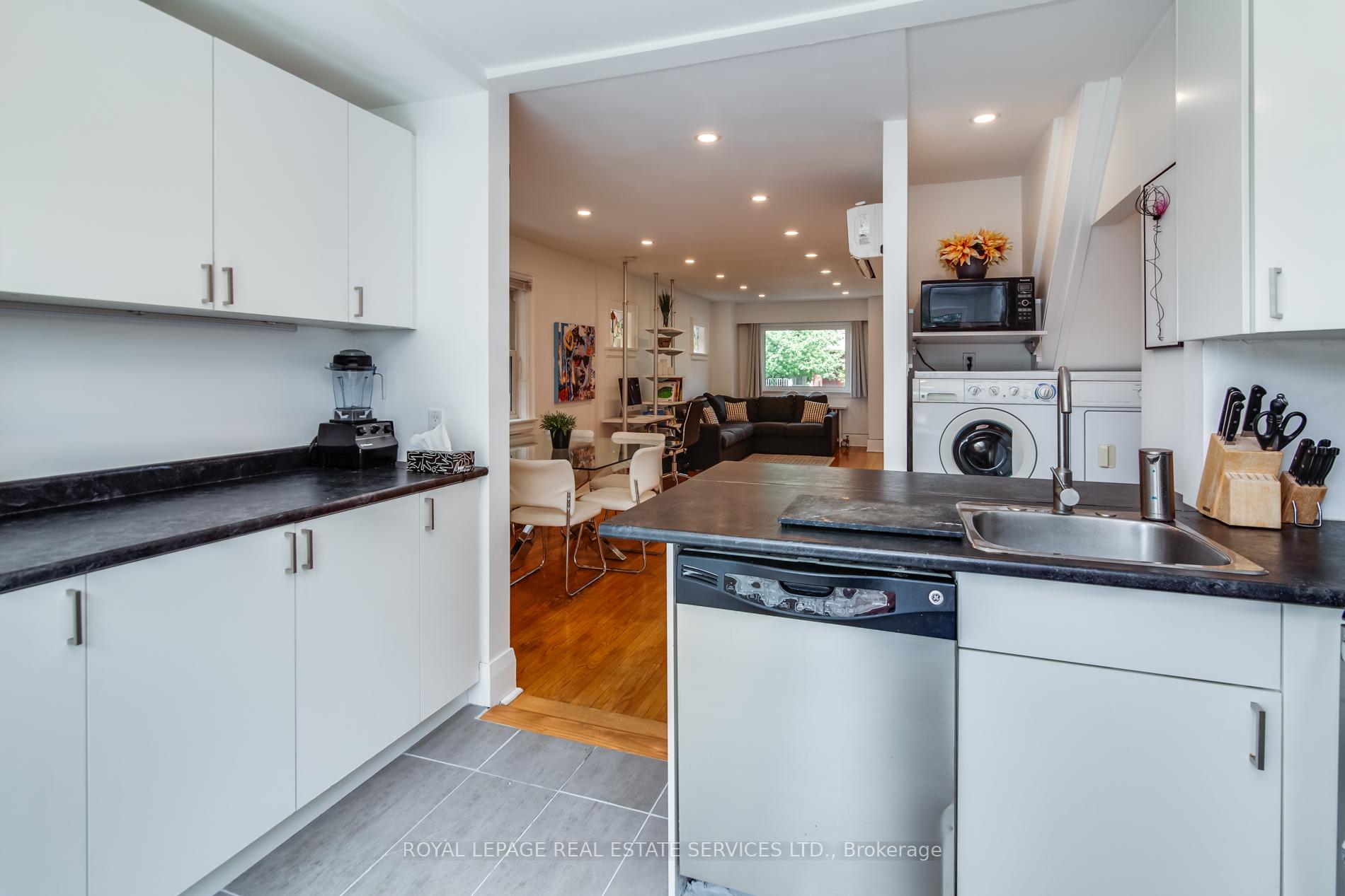 Photo 12 of 23 Kings Park Boulevard, Toronto, Danforth Village-East York — HOMEH