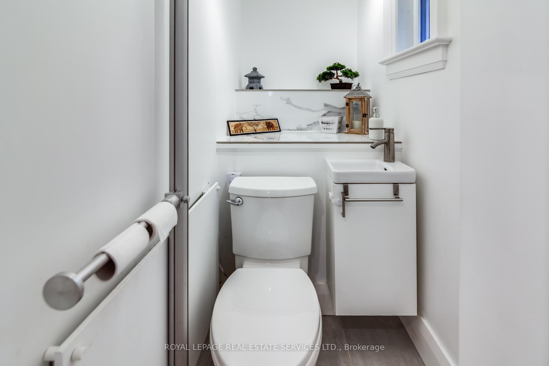 Photo 14 of 23 Kings Park Boulevard, Toronto, Danforth Village-East York — HOMEH