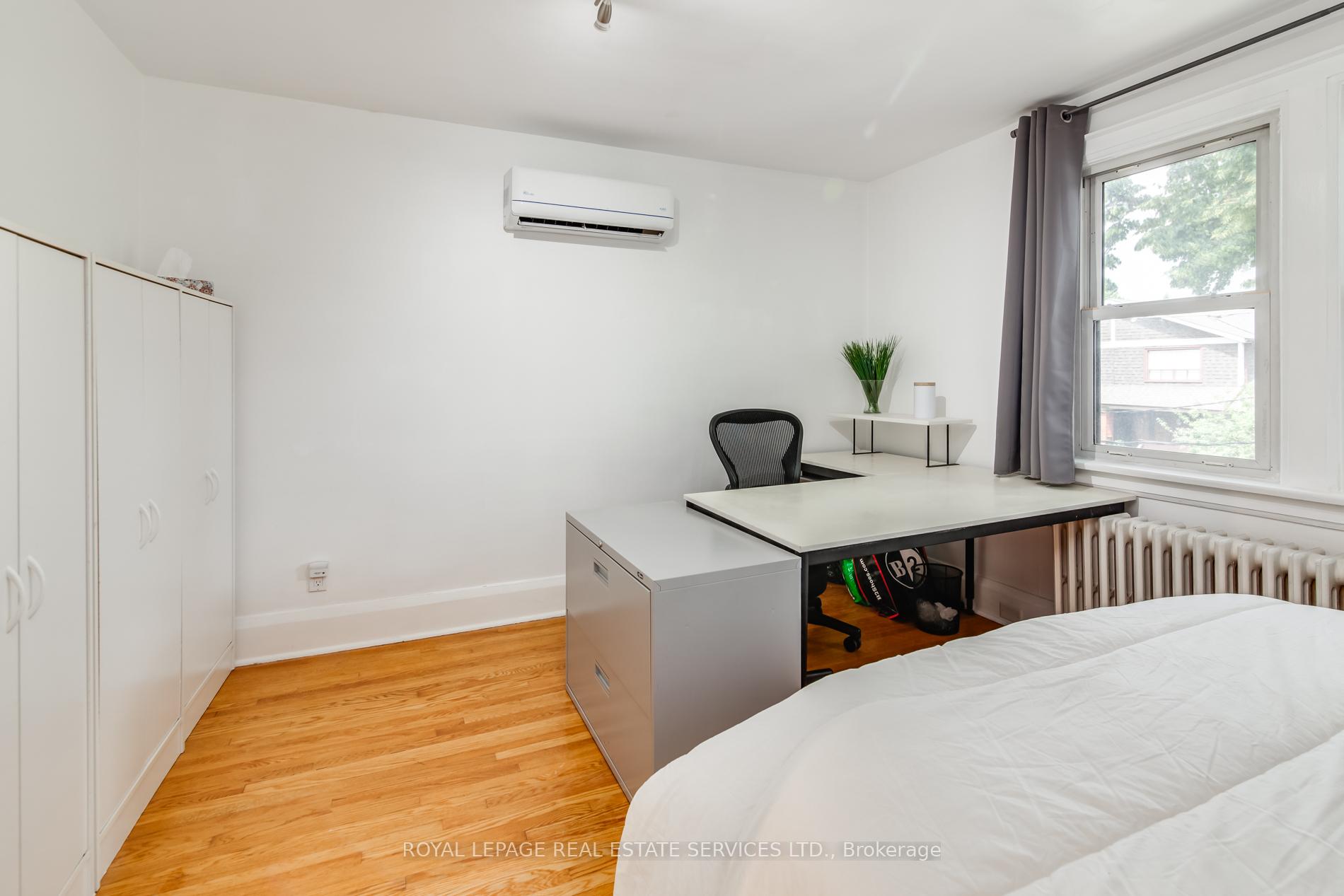 Photo 17 of 23 Kings Park Boulevard, Toronto, Danforth Village-East York — HOMEH