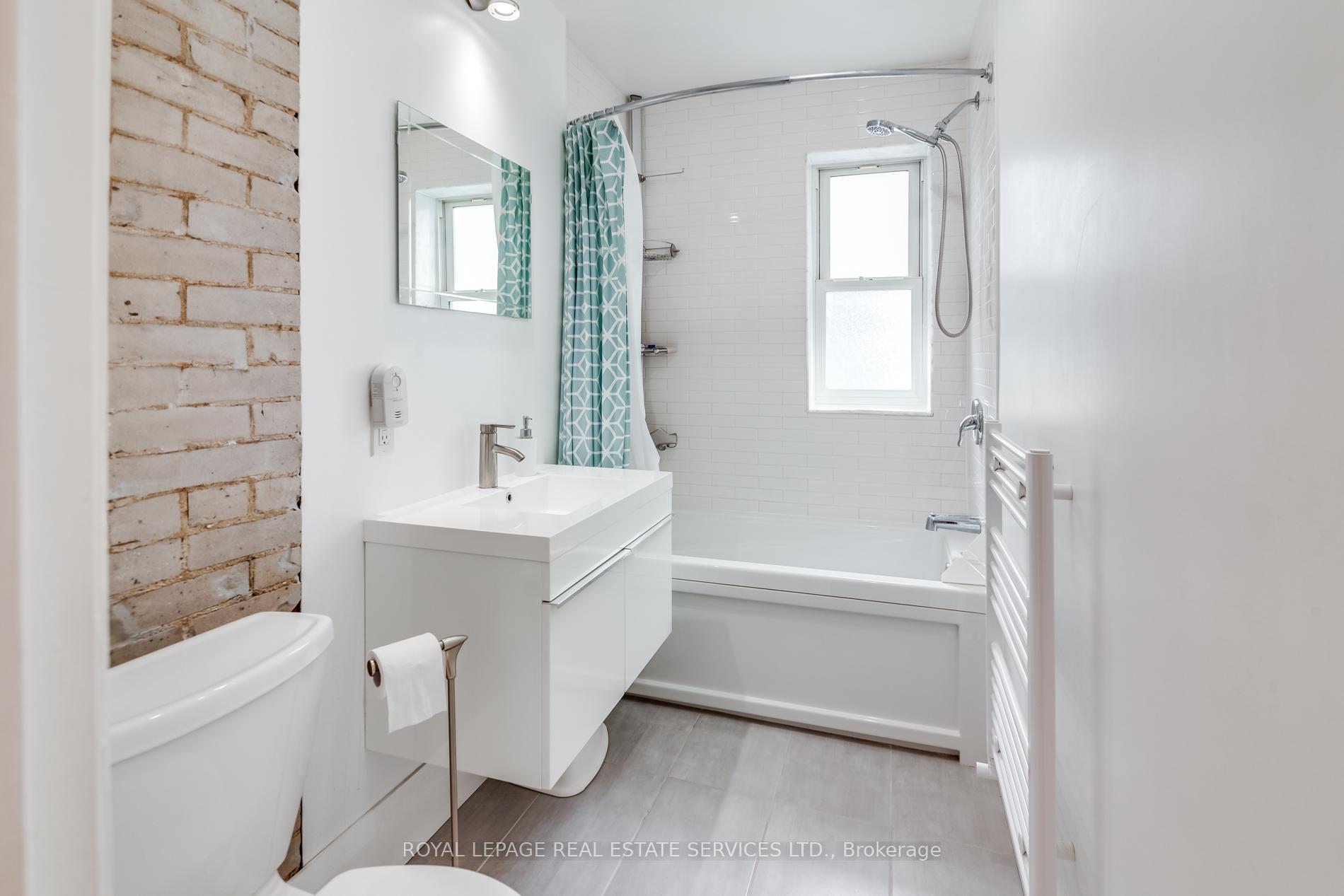 Photo 20 of 23 Kings Park Boulevard, Toronto, Danforth Village-East York — HOMEH