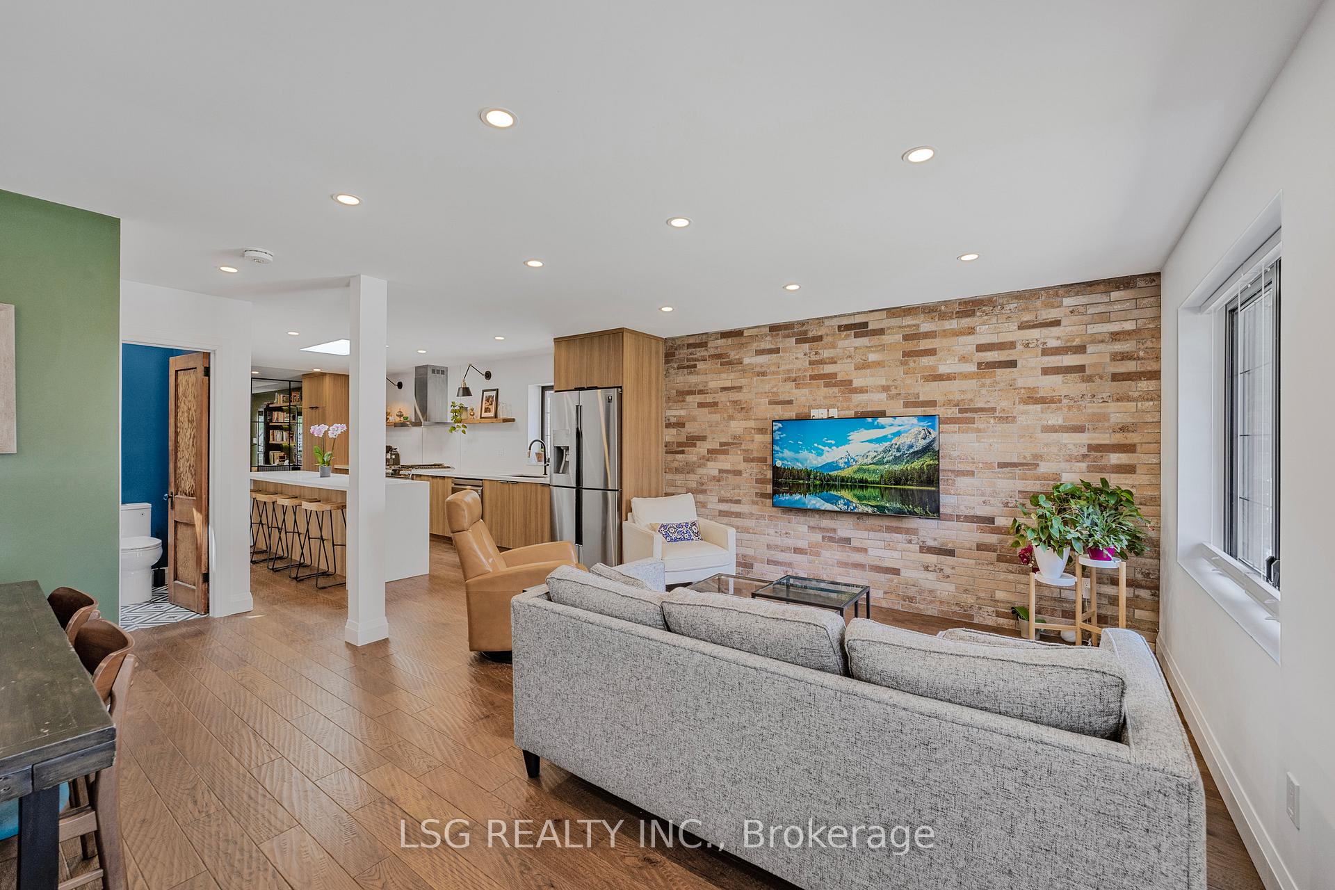 Photo 1 of 202 Linsmore Crescent, Toronto, Danforth Village-East York — HOMEH