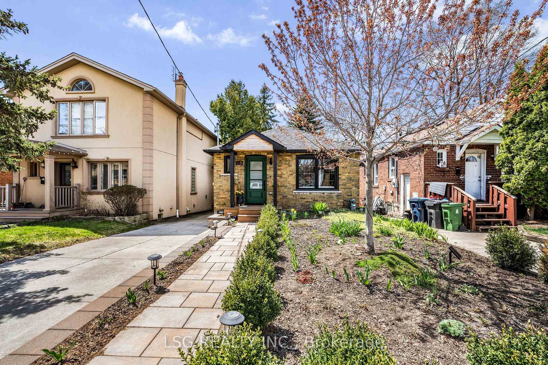Photo 3 of 202 Linsmore Crescent, Toronto, Danforth Village-East York — HOMEH