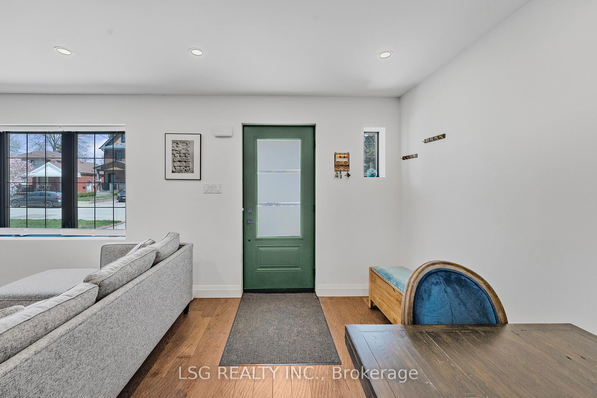 Photo 4 of 202 Linsmore Crescent, Toronto, Danforth Village-East York — HOMEH