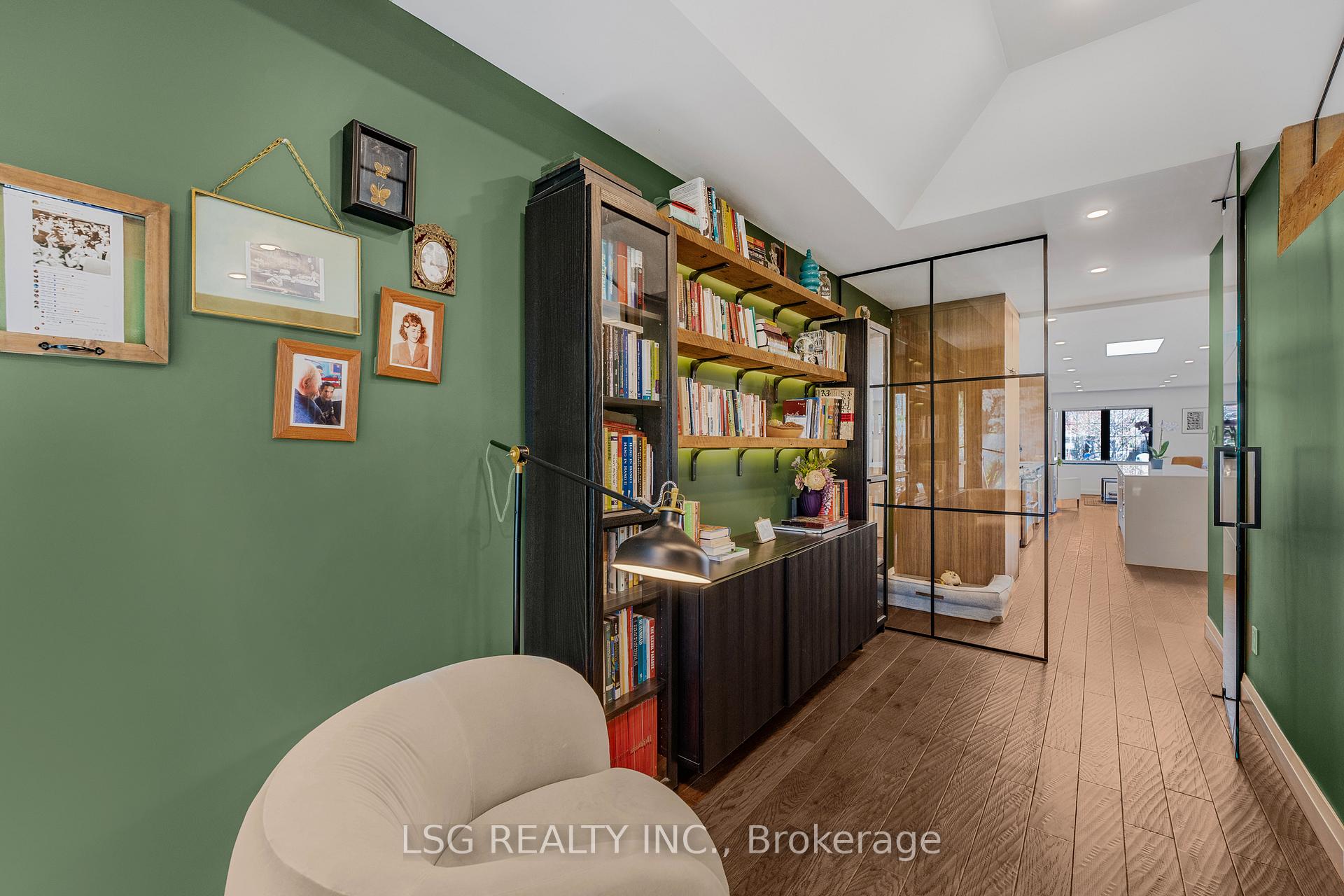 Photo 13 of 202 Linsmore Crescent, Toronto, Danforth Village-East York — HOMEH