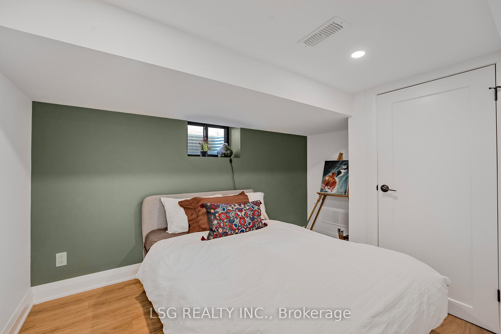 Photo 24 of 202 Linsmore Crescent, Toronto, Danforth Village-East York — HOMEH