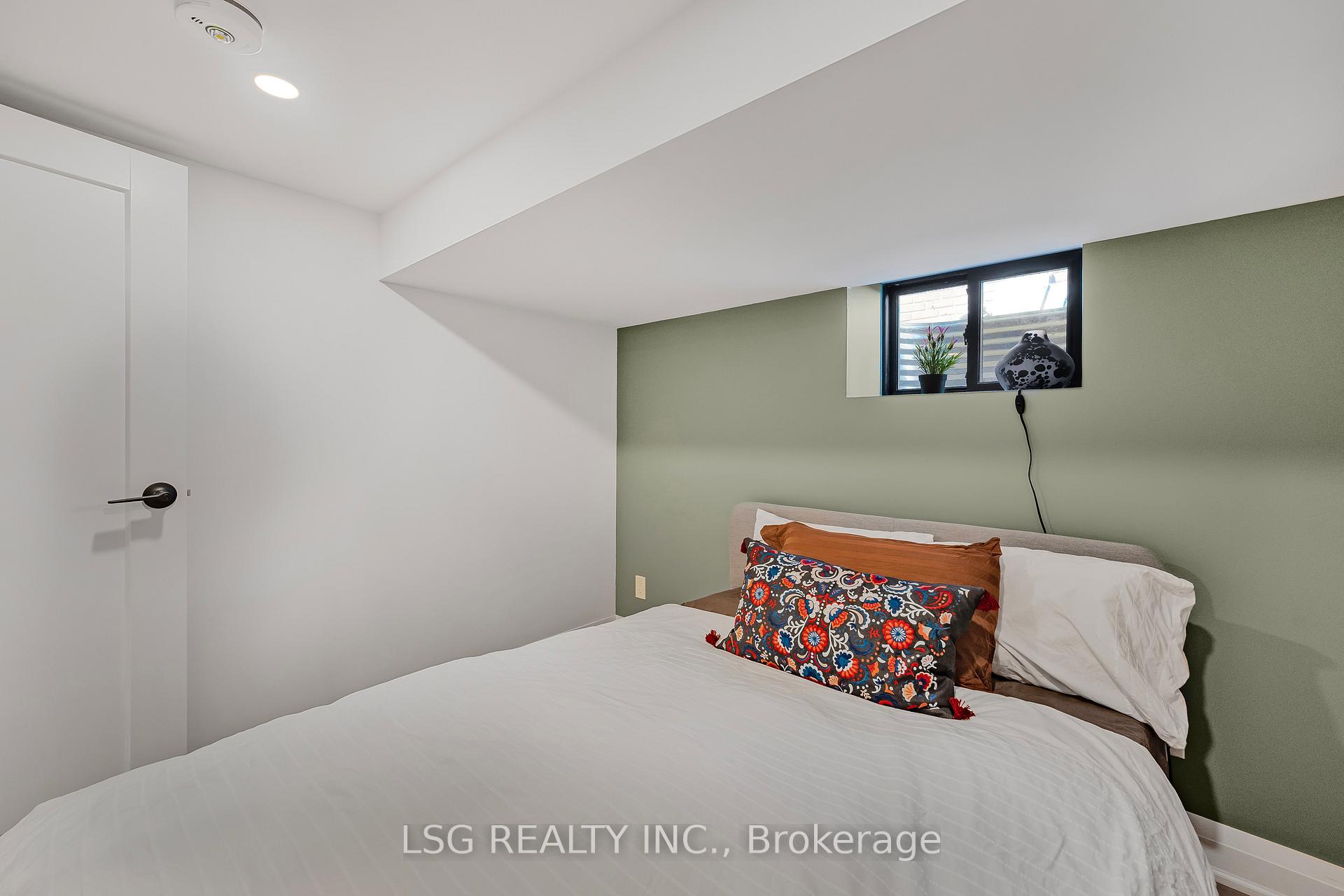 Photo 25 of 202 Linsmore Crescent, Toronto, Danforth Village-East York — HOMEH