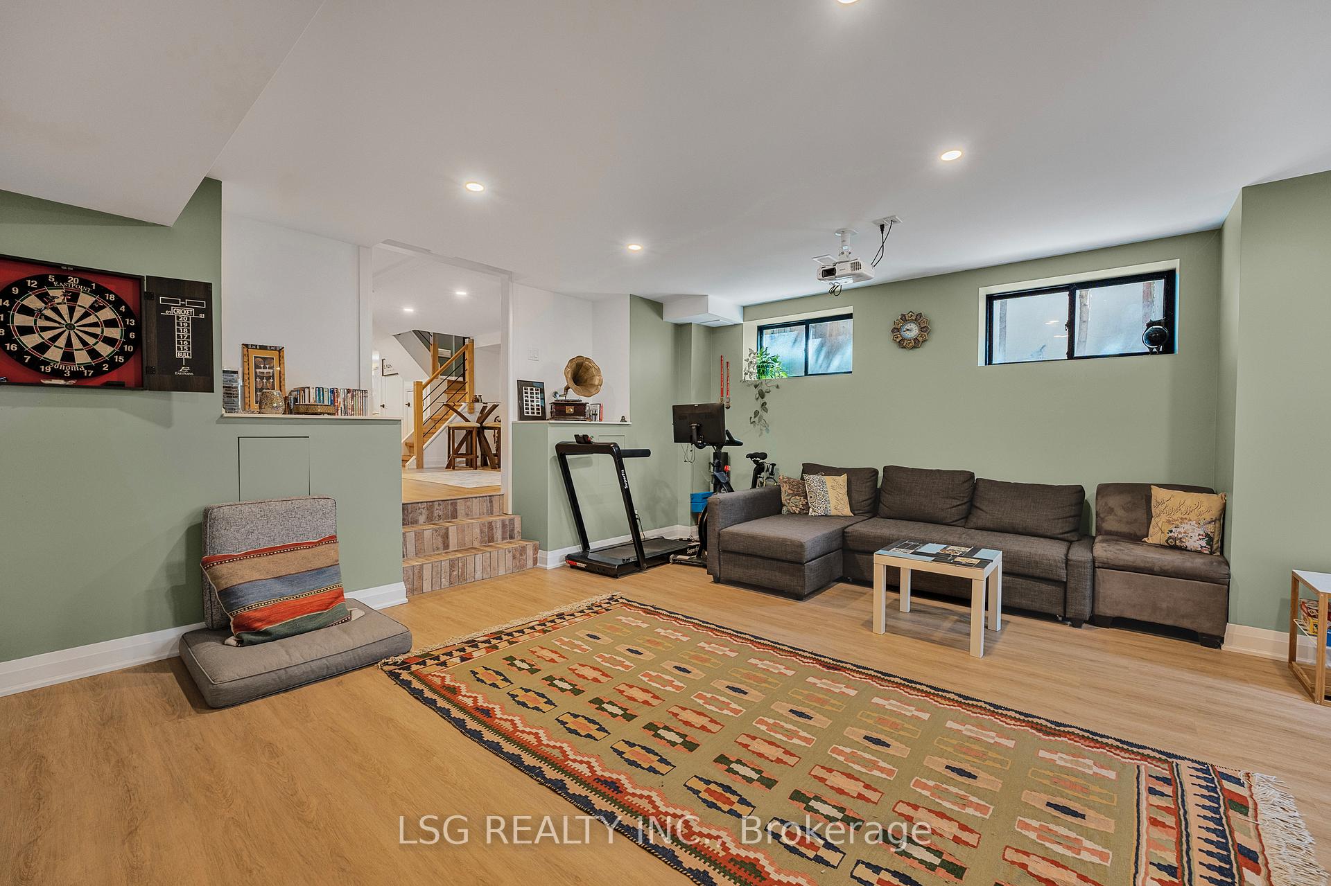 Photo 28 of 202 Linsmore Crescent, Toronto, Danforth Village-East York — HOMEH