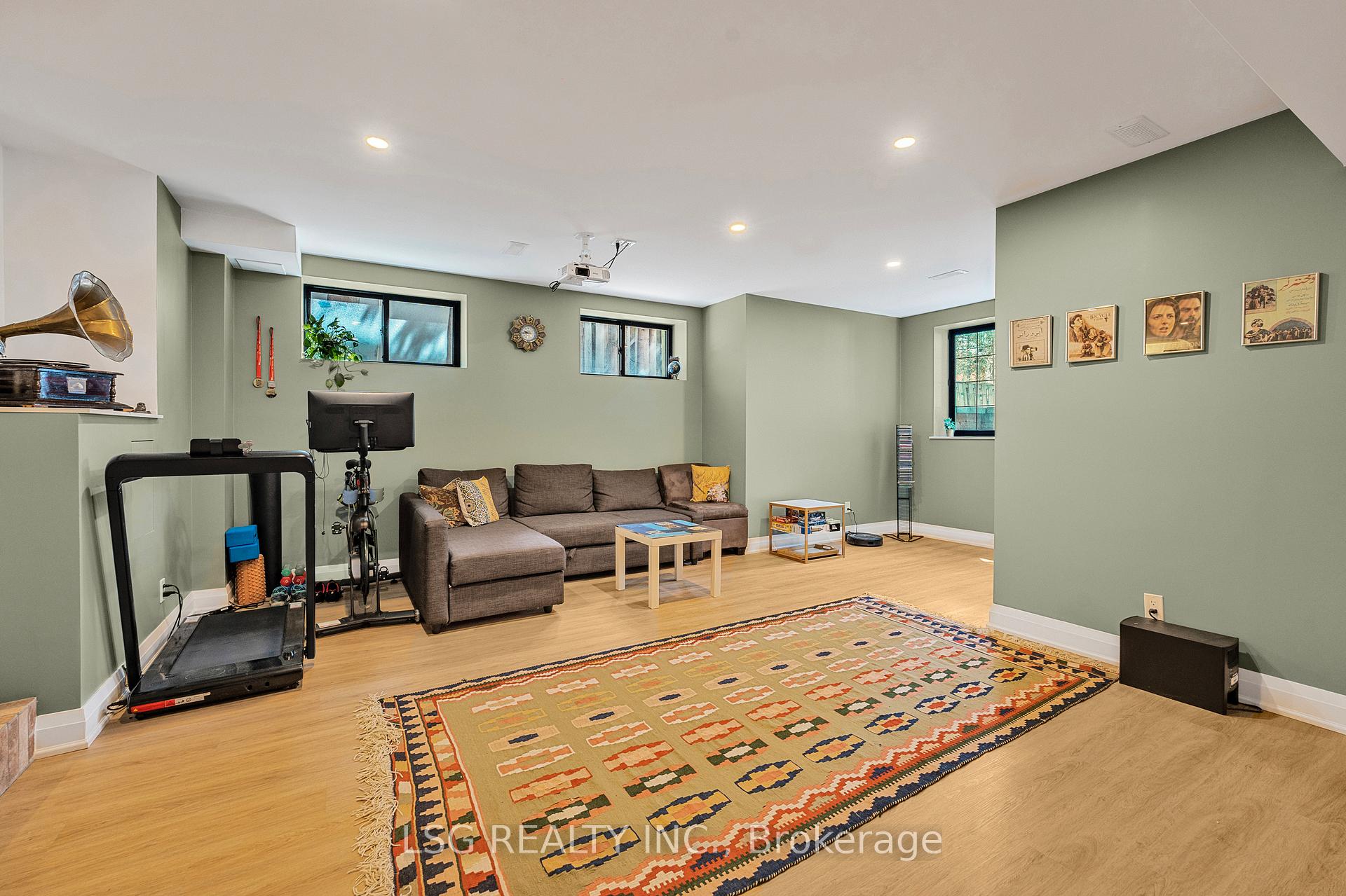 Photo 29 of 202 Linsmore Crescent, Toronto, Danforth Village-East York — HOMEH