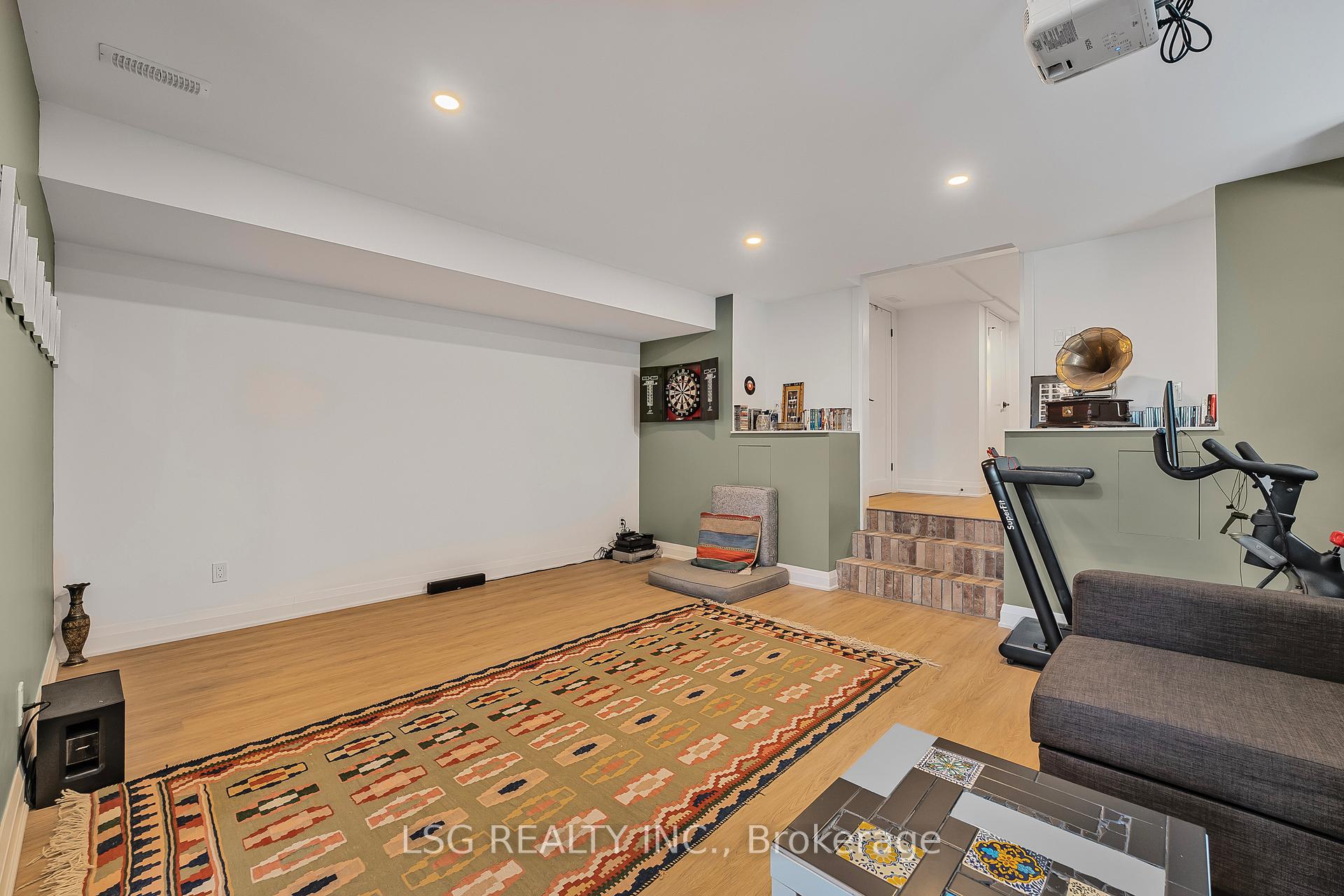 Photo 30 of 202 Linsmore Crescent, Toronto, Danforth Village-East York — HOMEH