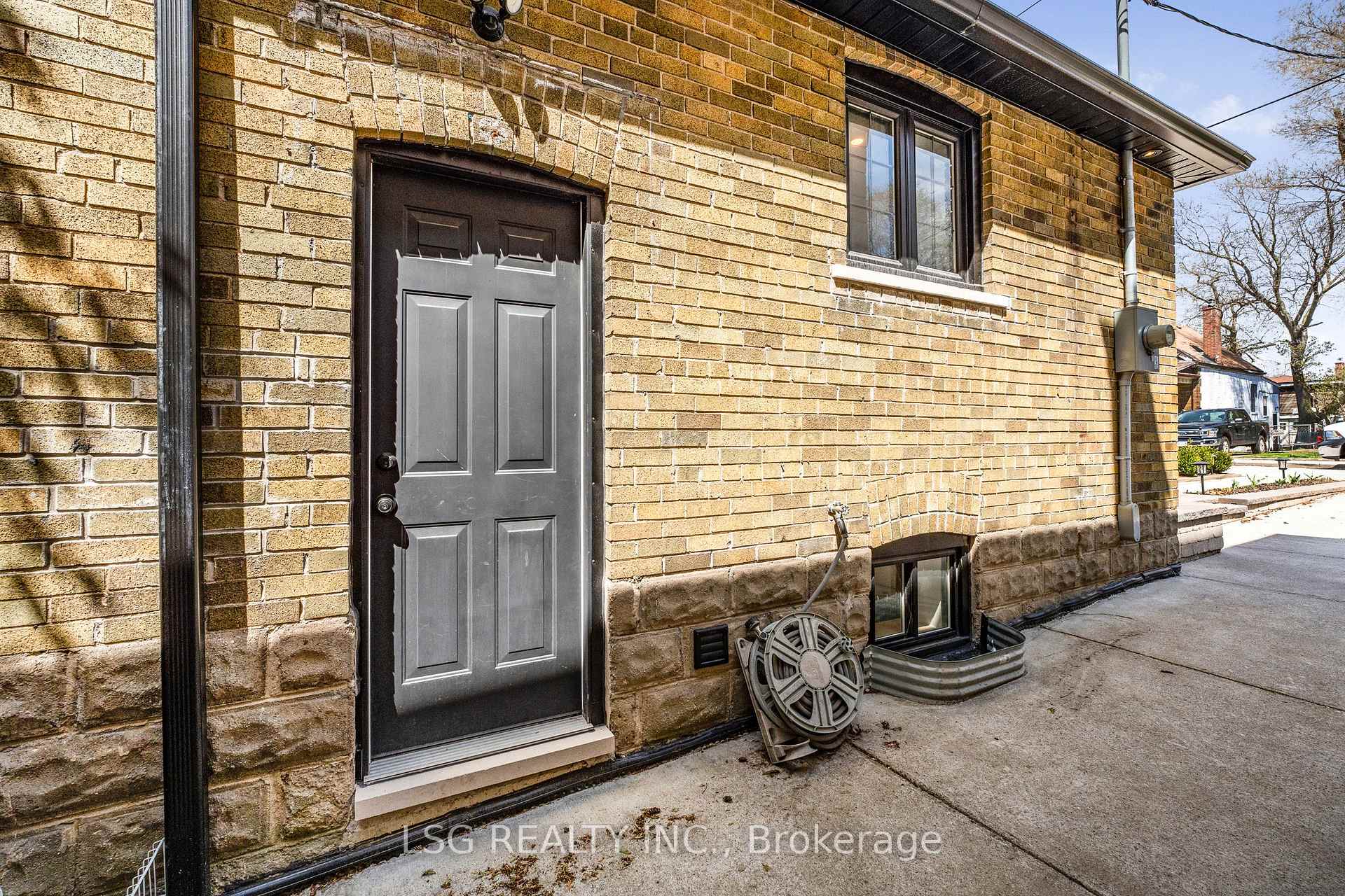 Photo 35 of 202 Linsmore Crescent, Toronto, Danforth Village-East York — HOMEH