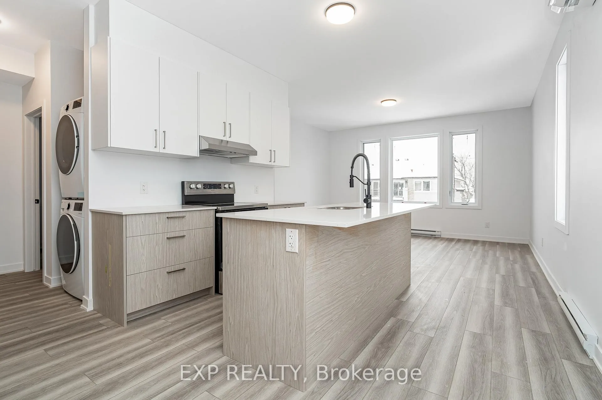 Photo 2 of Unit Unit A, 1371 Louis Lane, Ottawa, Cyrville Rd./Industrial Park — HOMEH