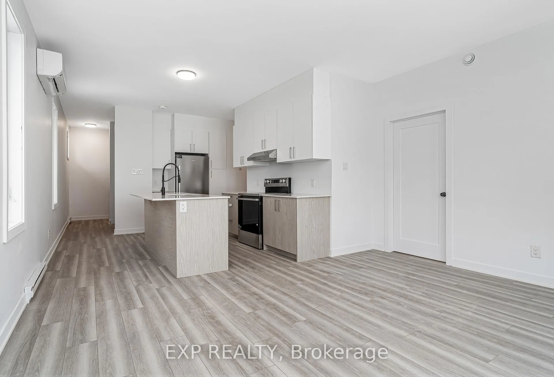 Photo 5 of Unit Unit A, 1371 Louis Lane, Ottawa, Cyrville Rd./Industrial Park — HOMEH
