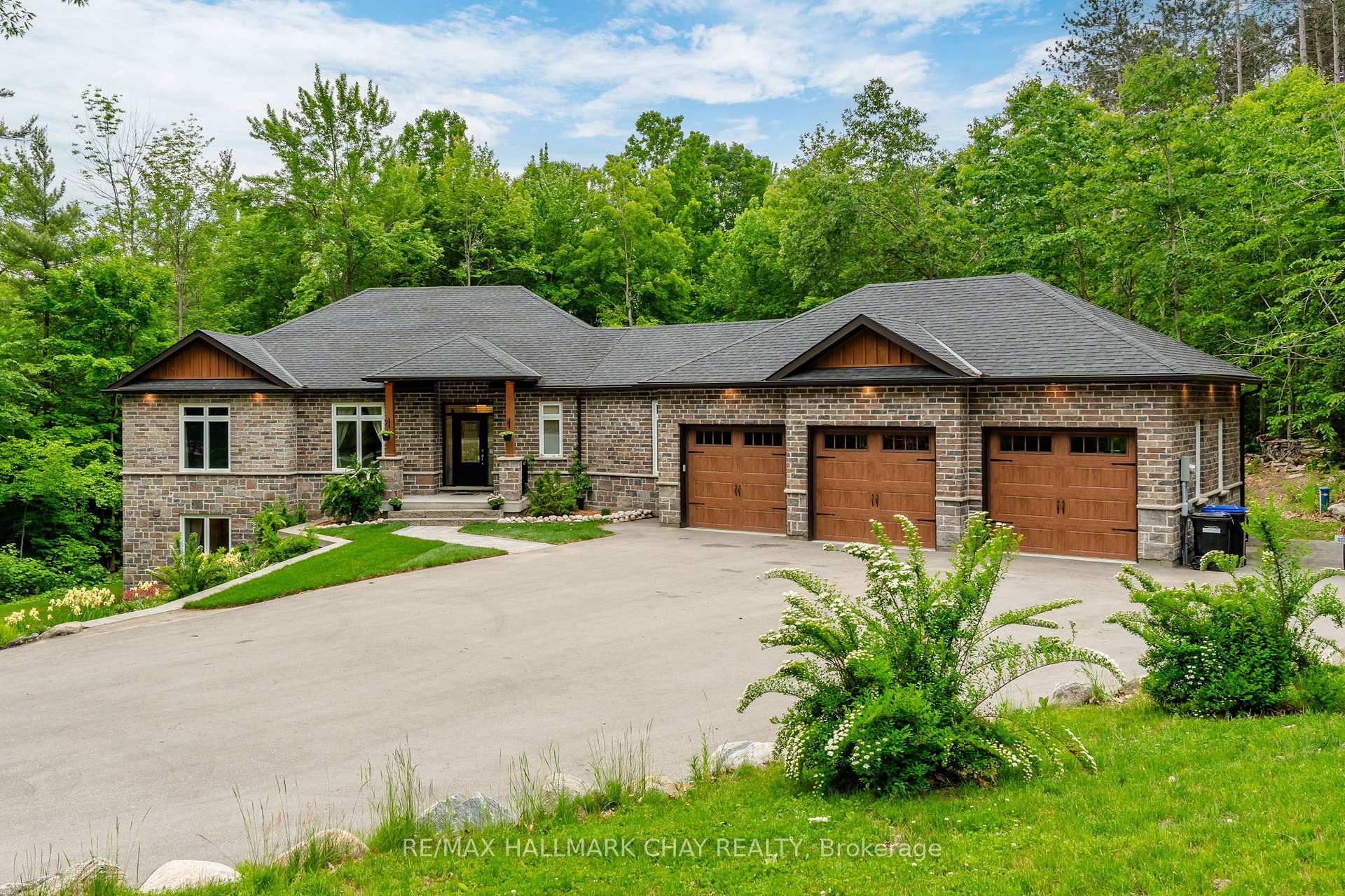 Front of 2 Timberland Court S