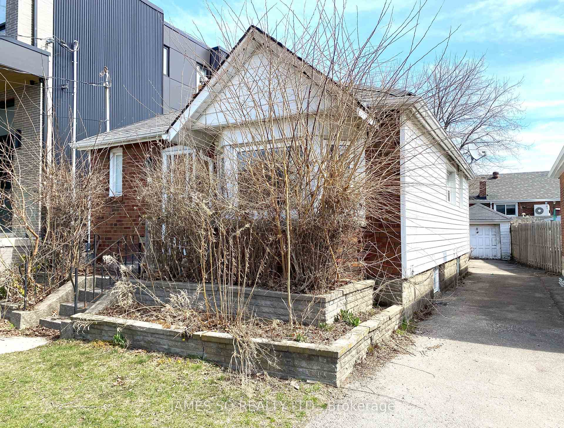 Photo 2 of 3 St Hubert Avenue, Toronto, Danforth Village-East York — HOMEH