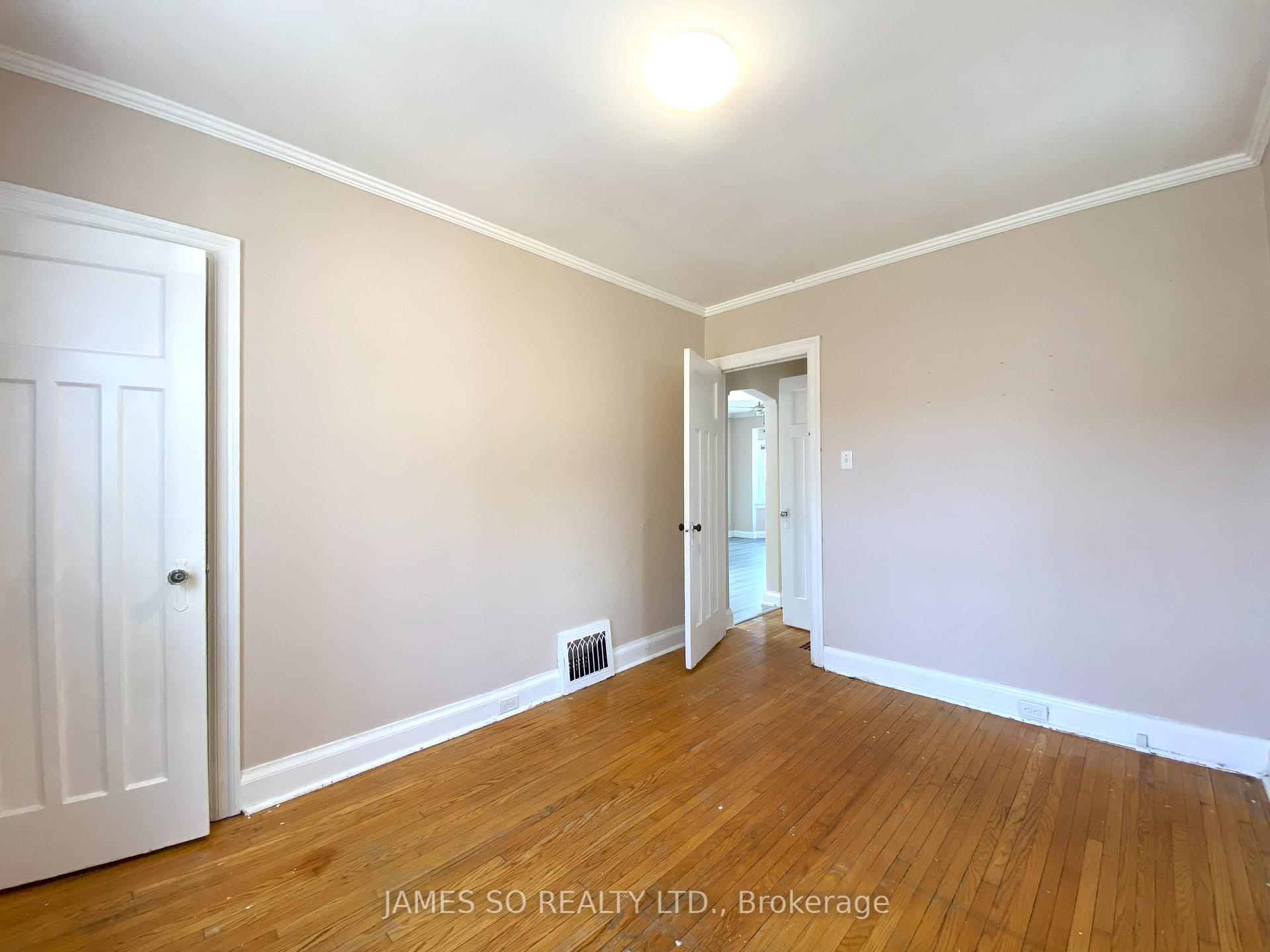 Photo 12 of 3 St Hubert Avenue, Toronto, Danforth Village-East York — HOMEH