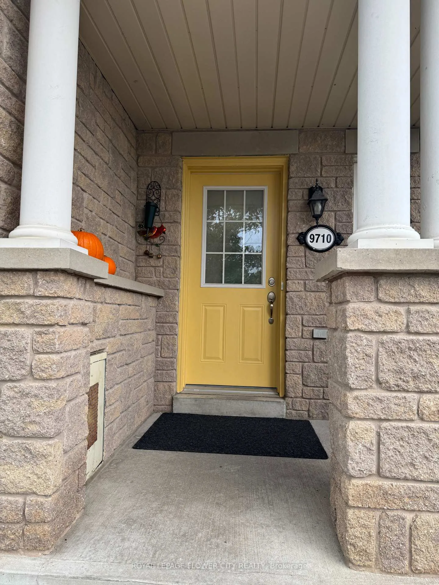 Photo 2 of 9710 McLaughlin Road N, Brampton, Fletcher's Creek Village — HOMEH