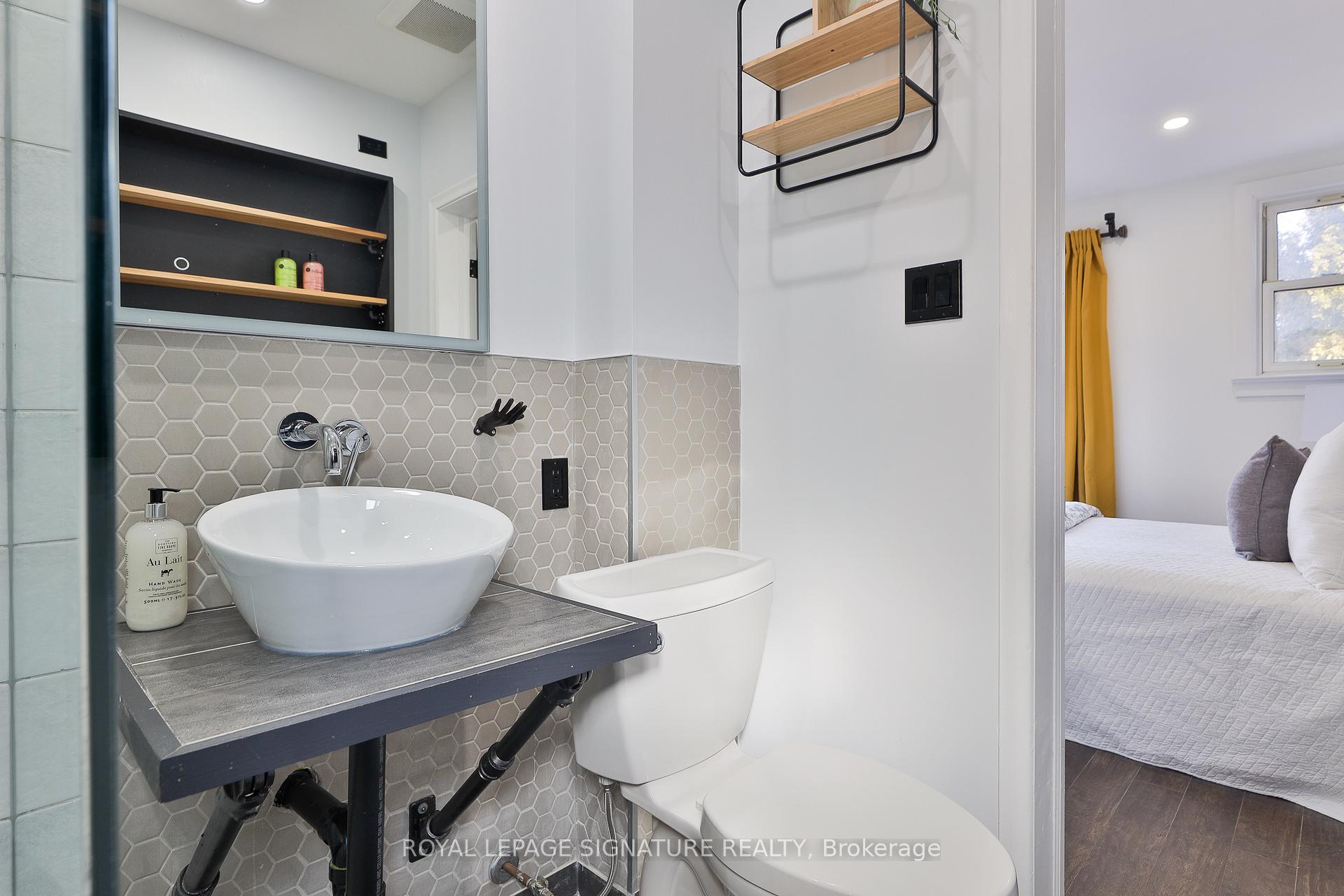 Photo 25 of 48 Westbrook Avenue, Toronto, Woodbine-Lumsden — HOMEH