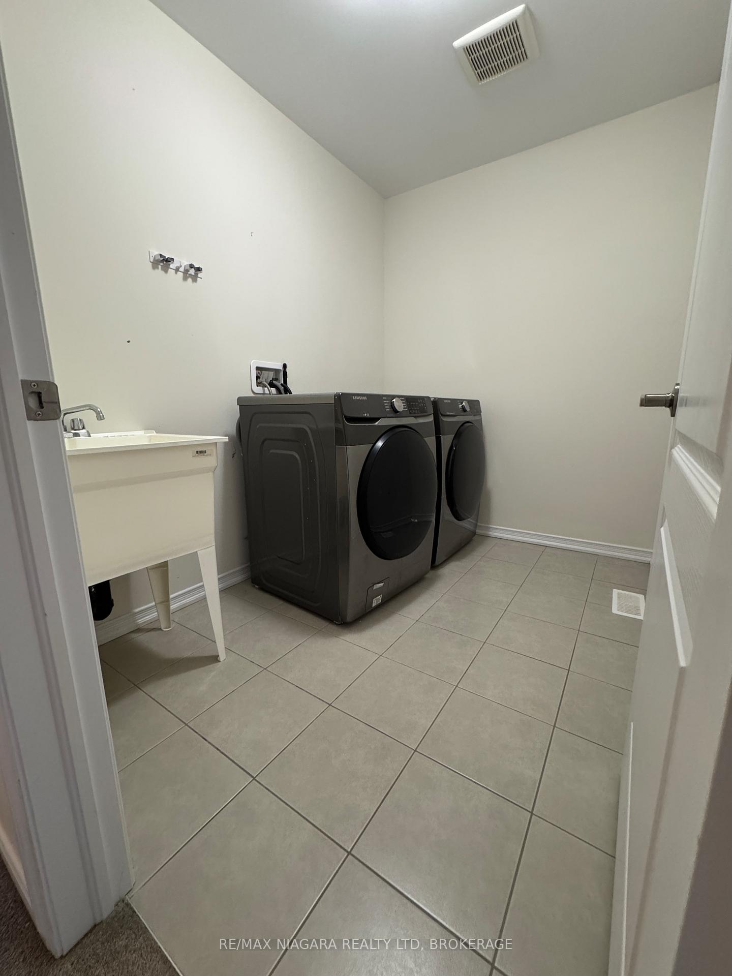 Photo 9 of 49 Esther Crescent, Thorold, Hurricane/Merrittville — HOMEH