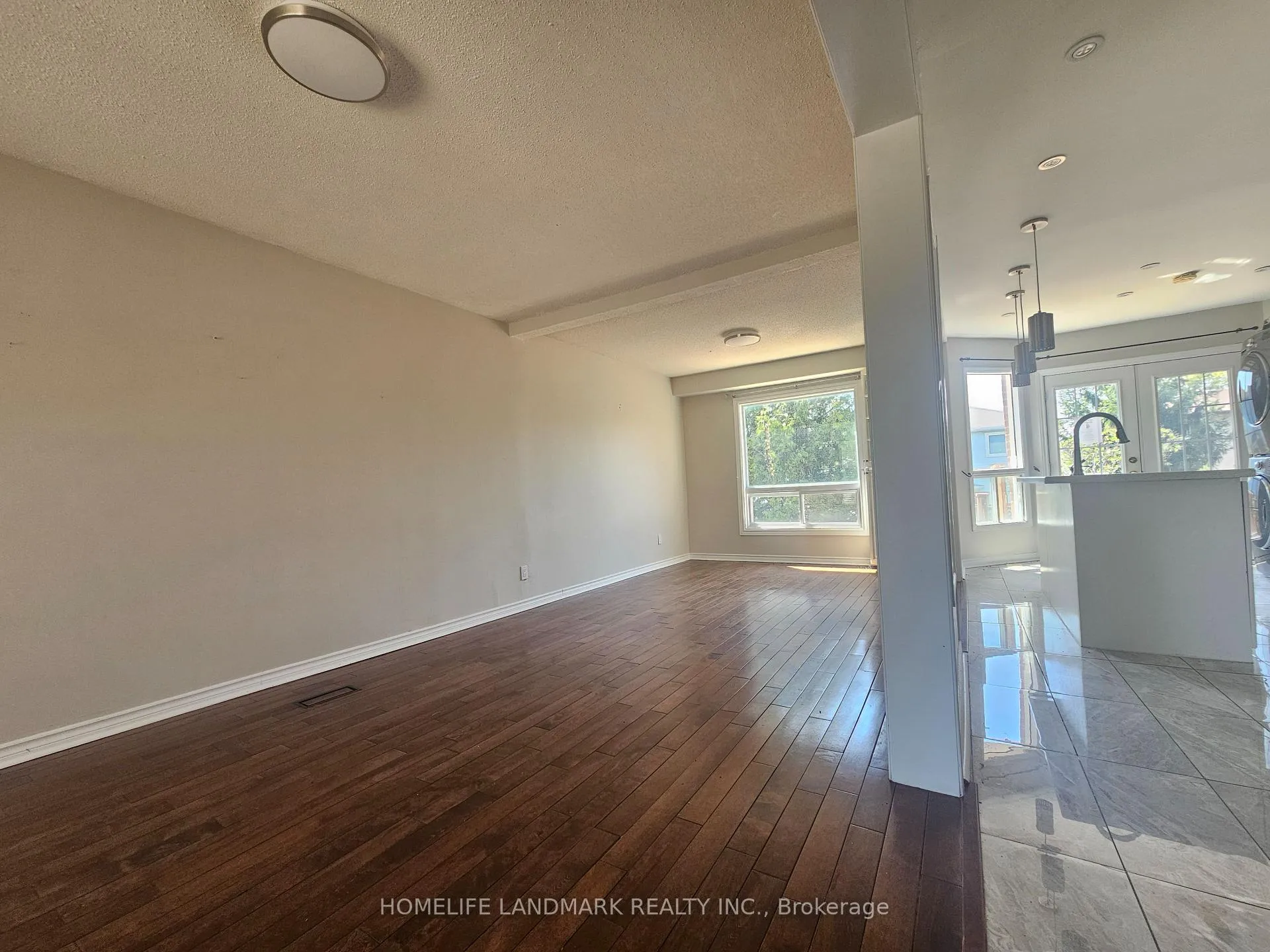 Photo 3 of 796 Bennett Crescent, Oshawa, Pinecrest — HOMEH