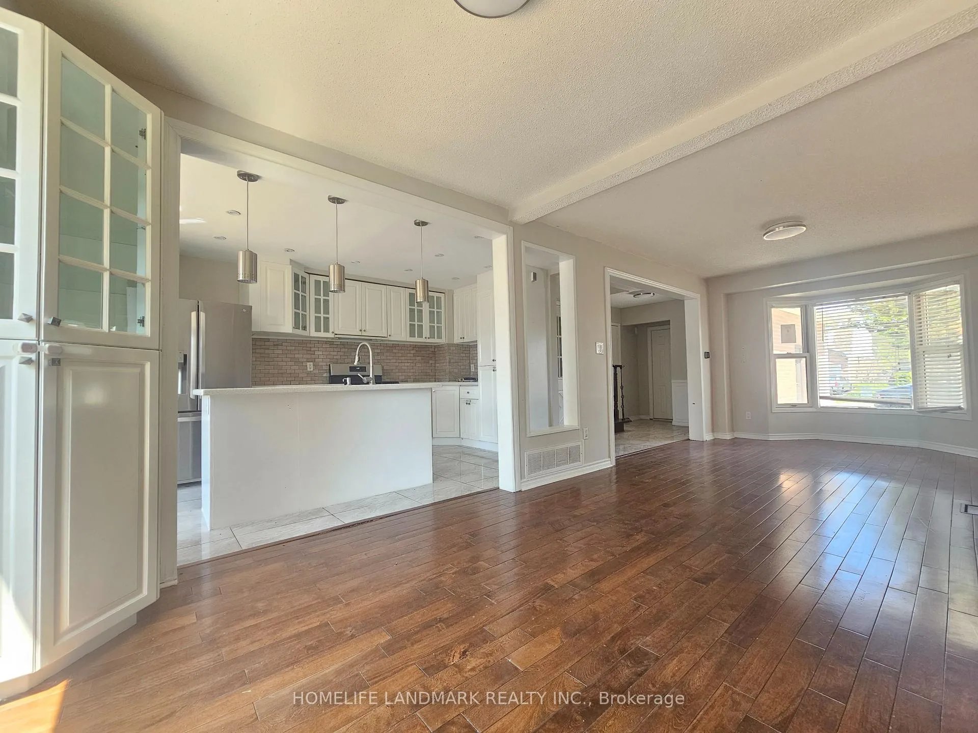 Photo 4 of 796 Bennett Crescent, Oshawa, Pinecrest — HOMEH