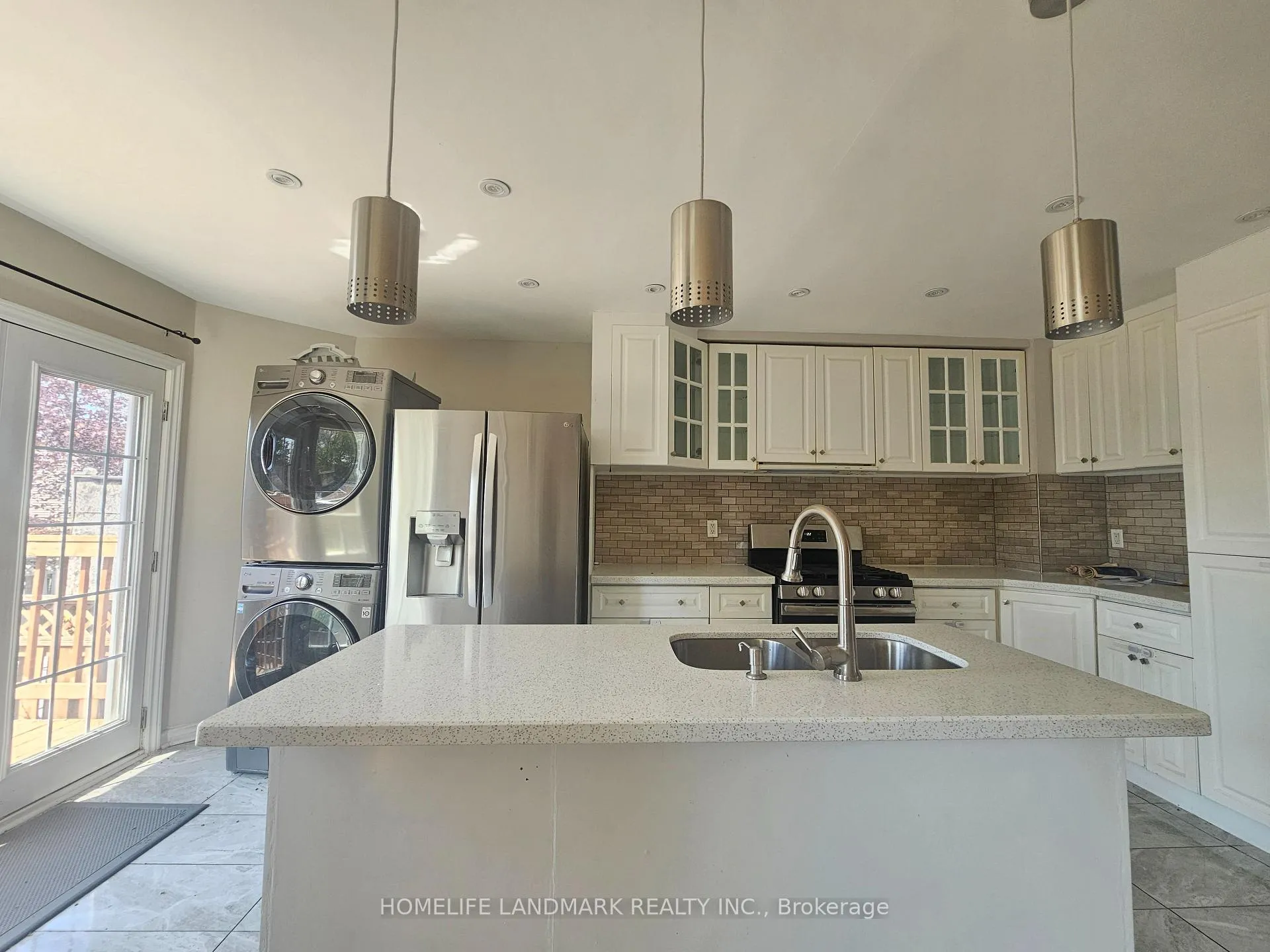 Photo 6 of 796 Bennett Crescent, Oshawa, Pinecrest — HOMEH