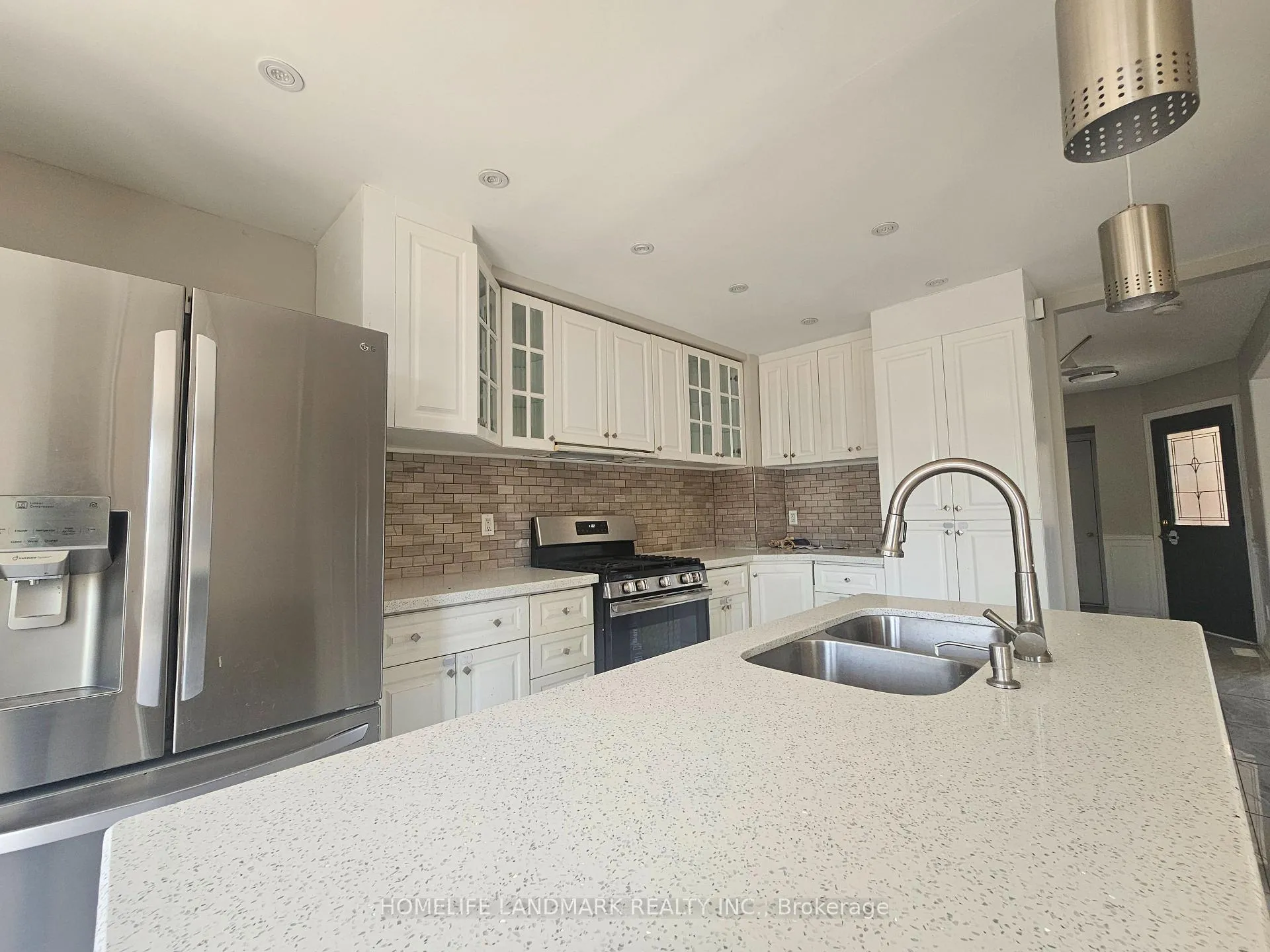 Photo 8 of 796 Bennett Crescent, Oshawa, Pinecrest — HOMEH