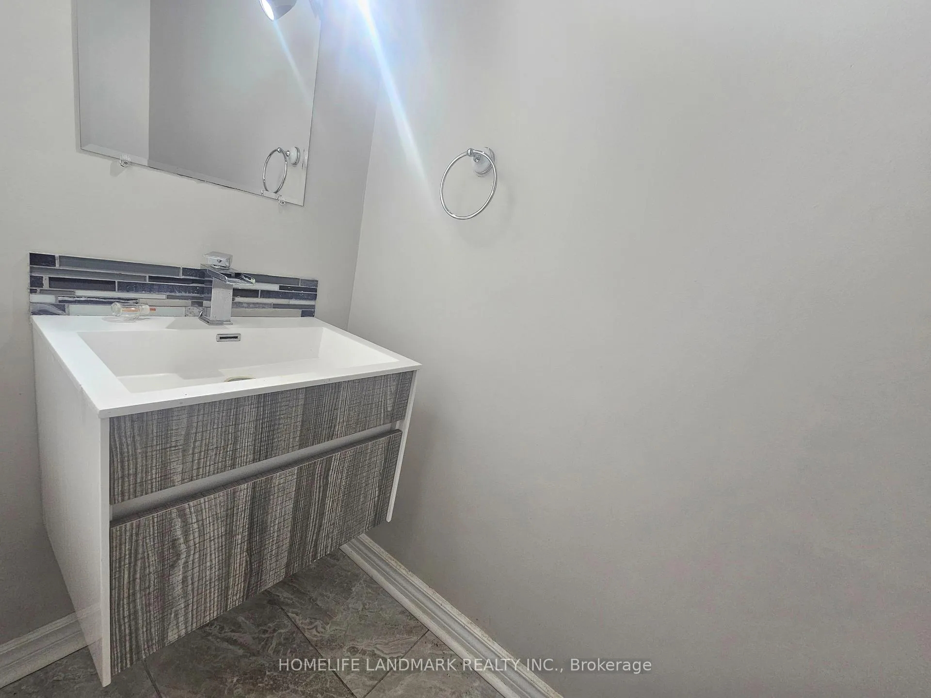 Photo 12 of 796 Bennett Crescent, Oshawa, Pinecrest — HOMEH