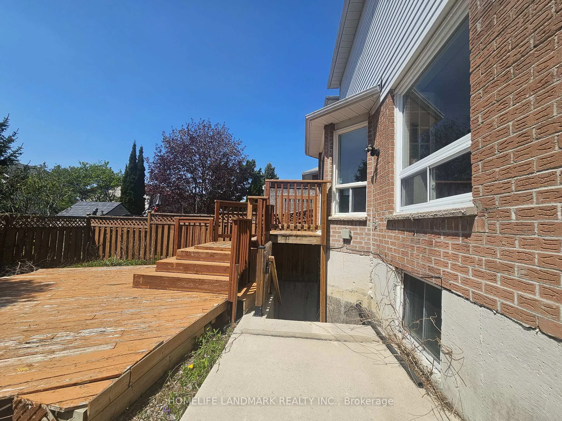 Photo 23 of 796 Bennett Crescent, Oshawa, Pinecrest — HOMEH
