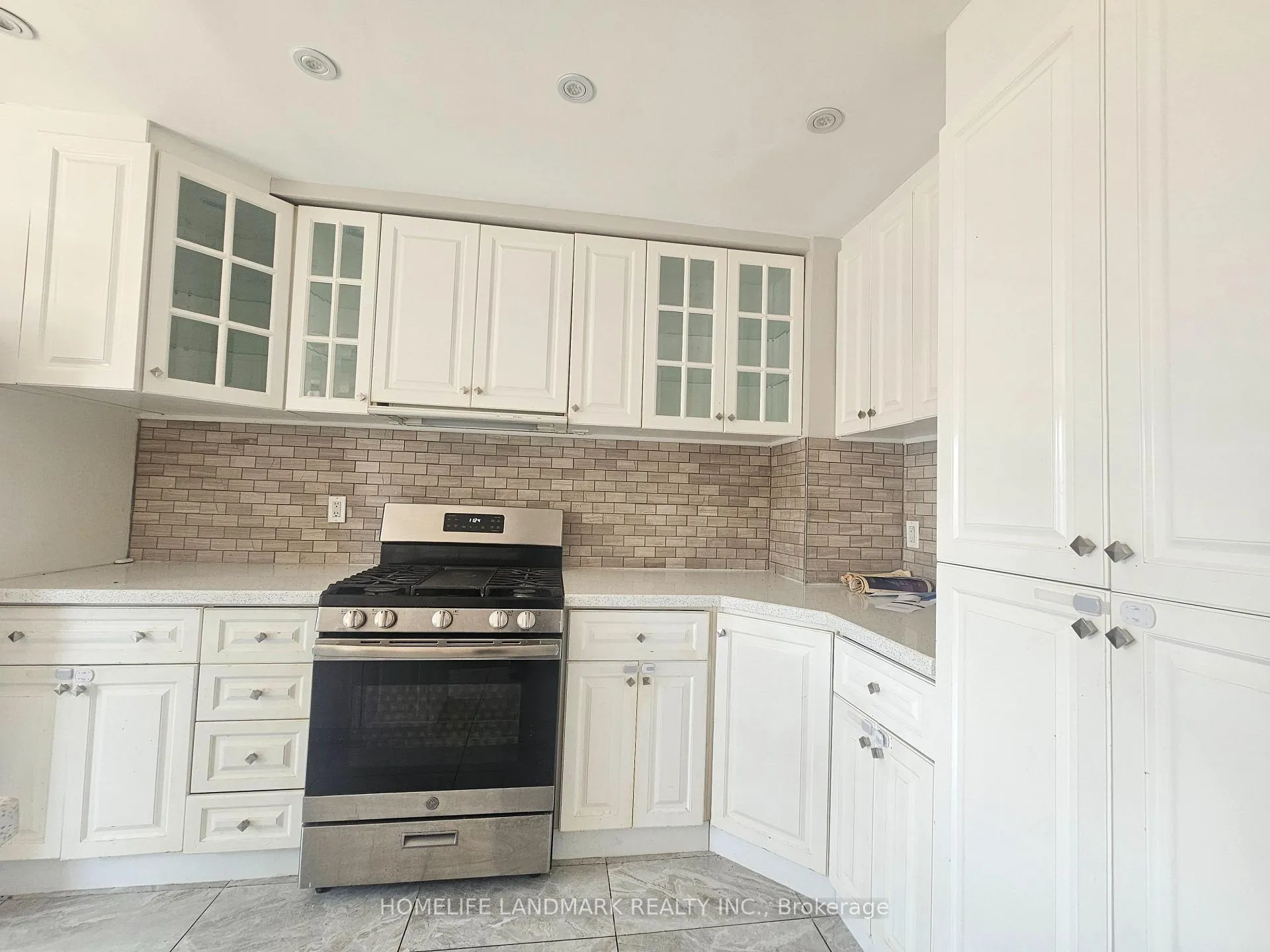 Photo 25 of 796 Bennett Crescent, Oshawa, Pinecrest — HOMEH