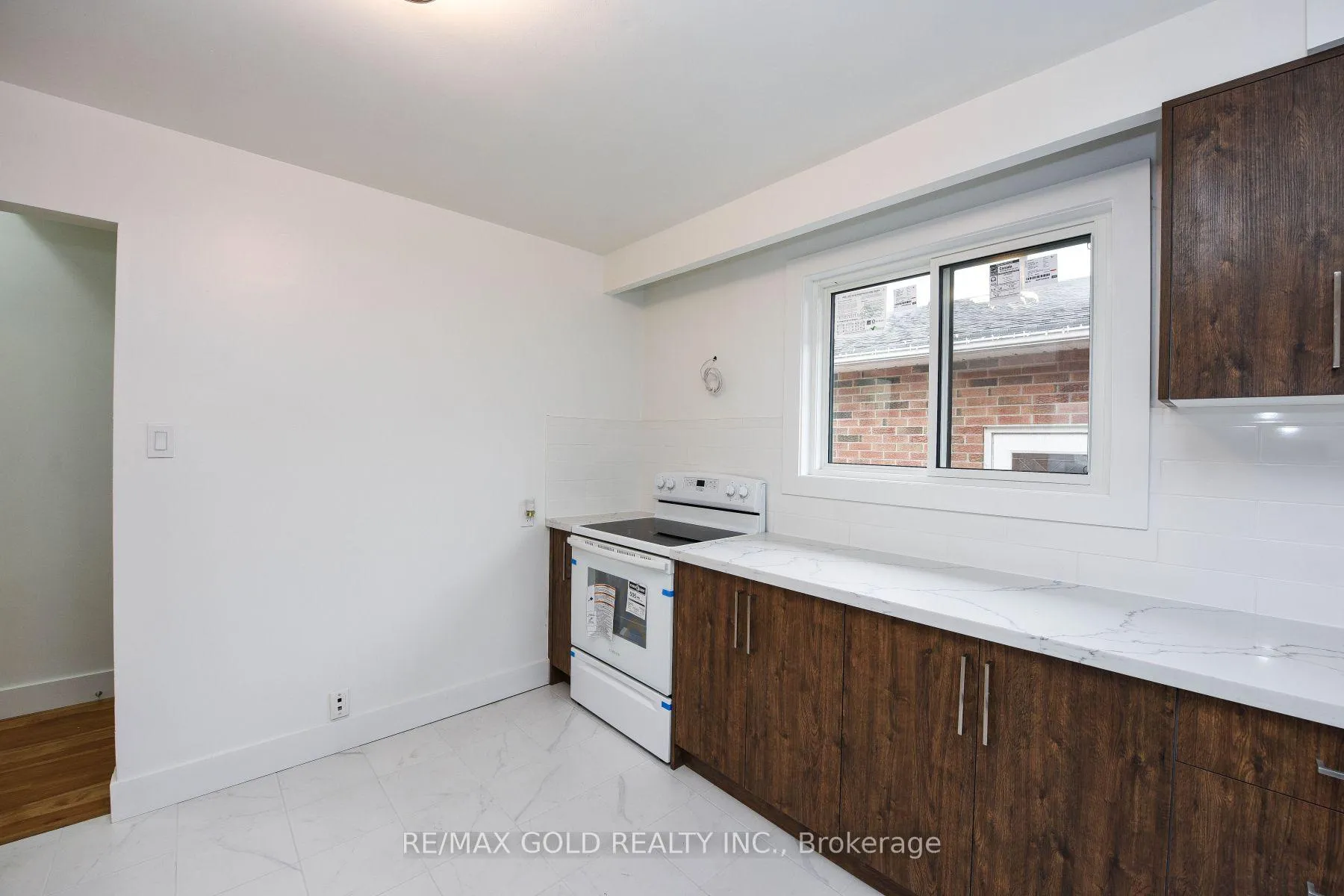 Photo 6 of 51 Malcolm Crescent, Brampton, Central Park — HOMEH