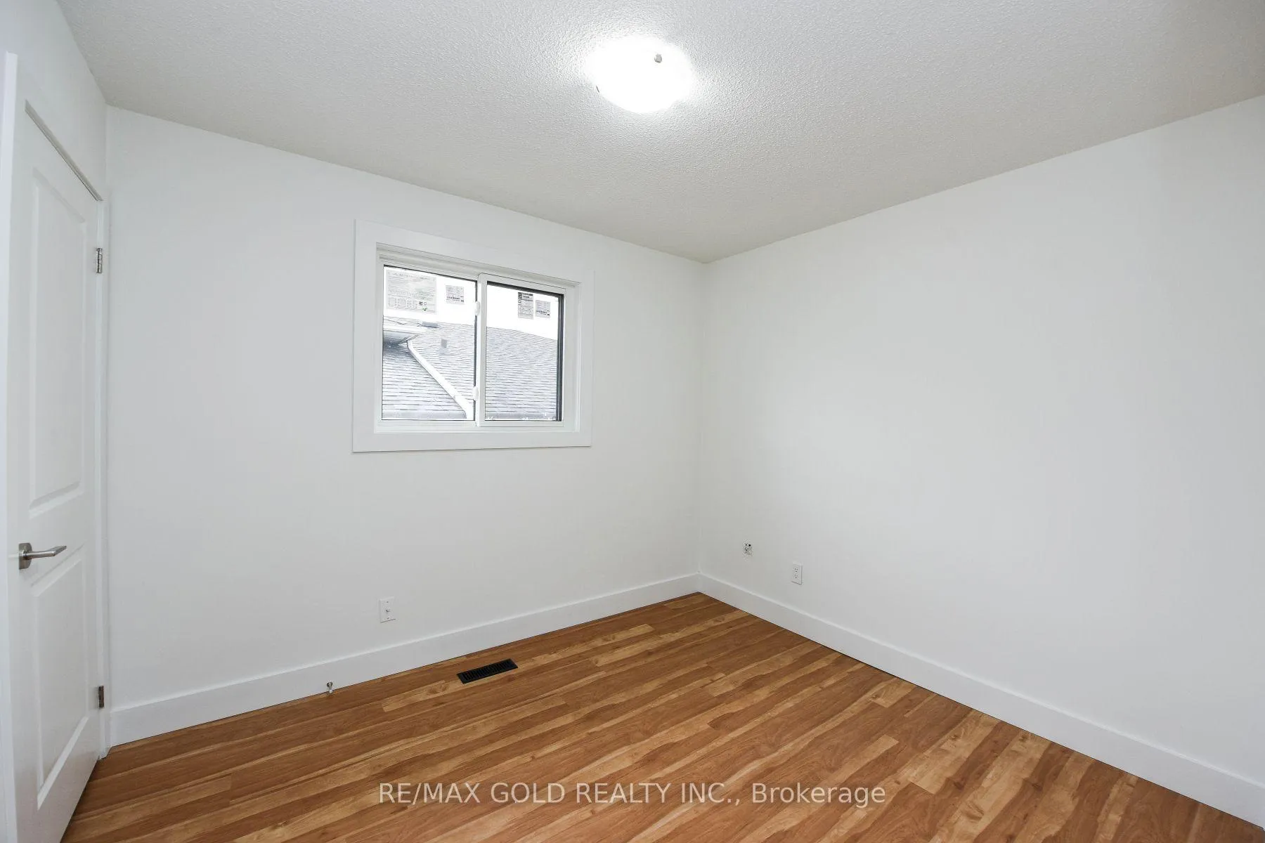 Photo 9 of 51 Malcolm Crescent, Brampton, Central Park — HOMEH