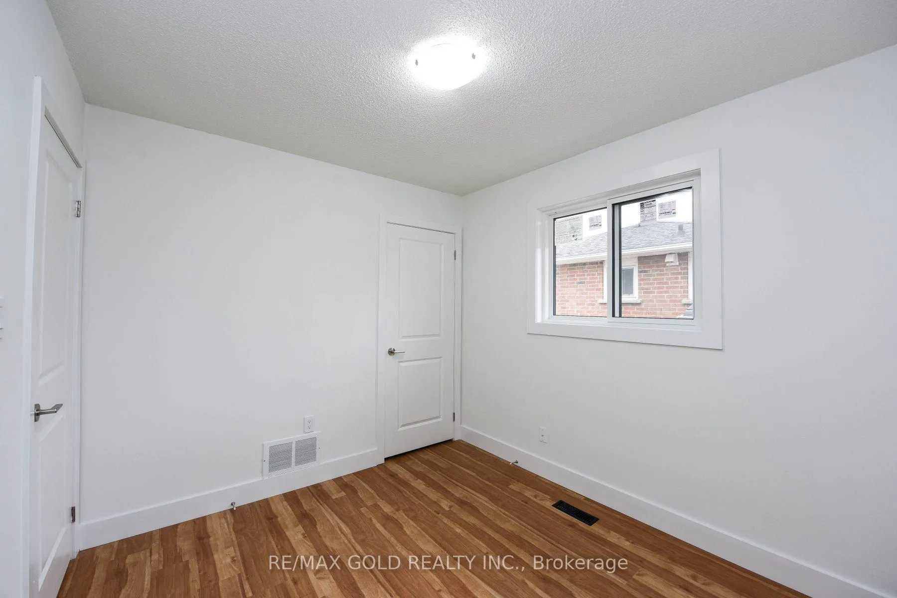 Photo 10 of 51 Malcolm Crescent, Brampton, Central Park — HOMEH