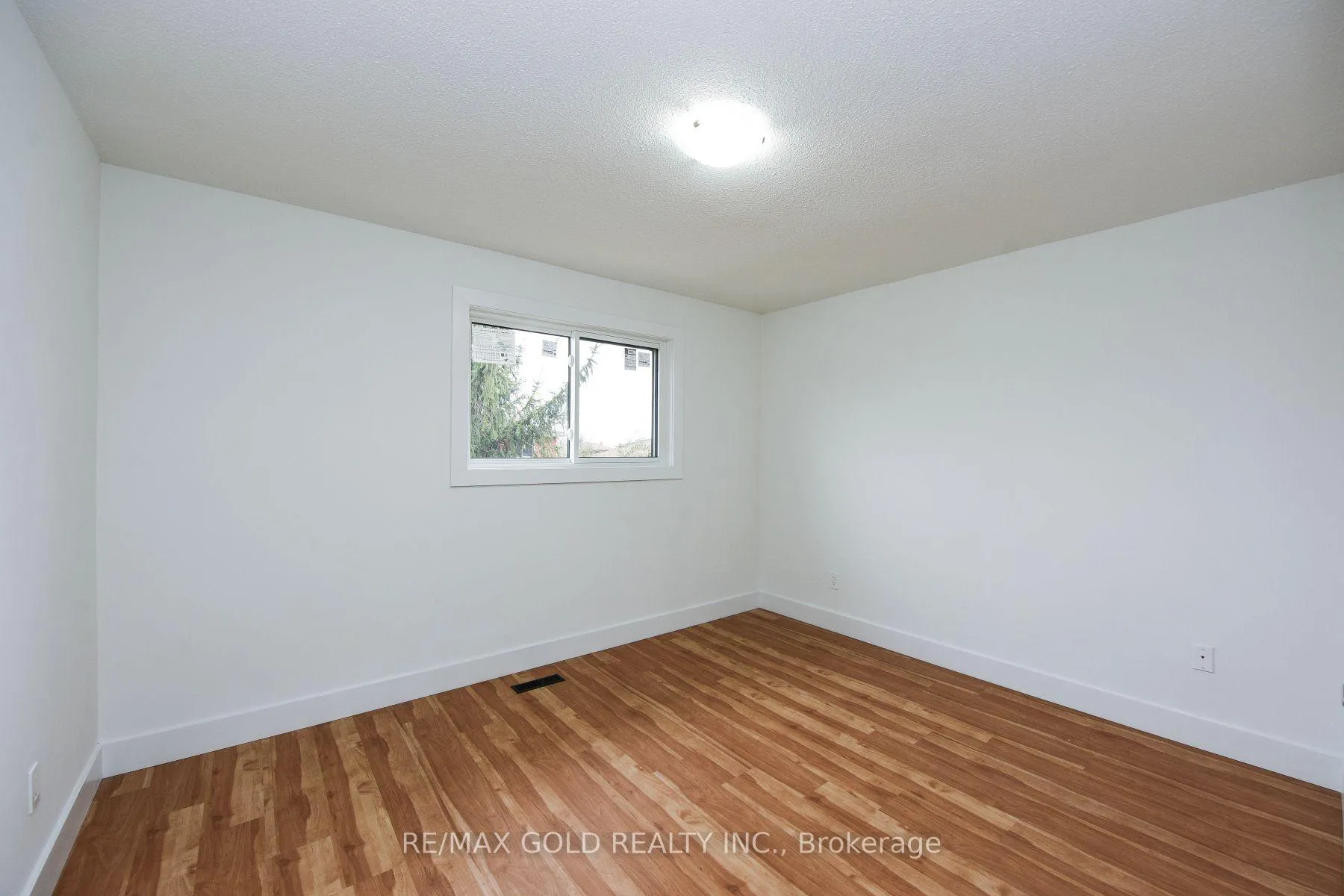 Photo 12 of 51 Malcolm Crescent, Brampton, Central Park — HOMEH