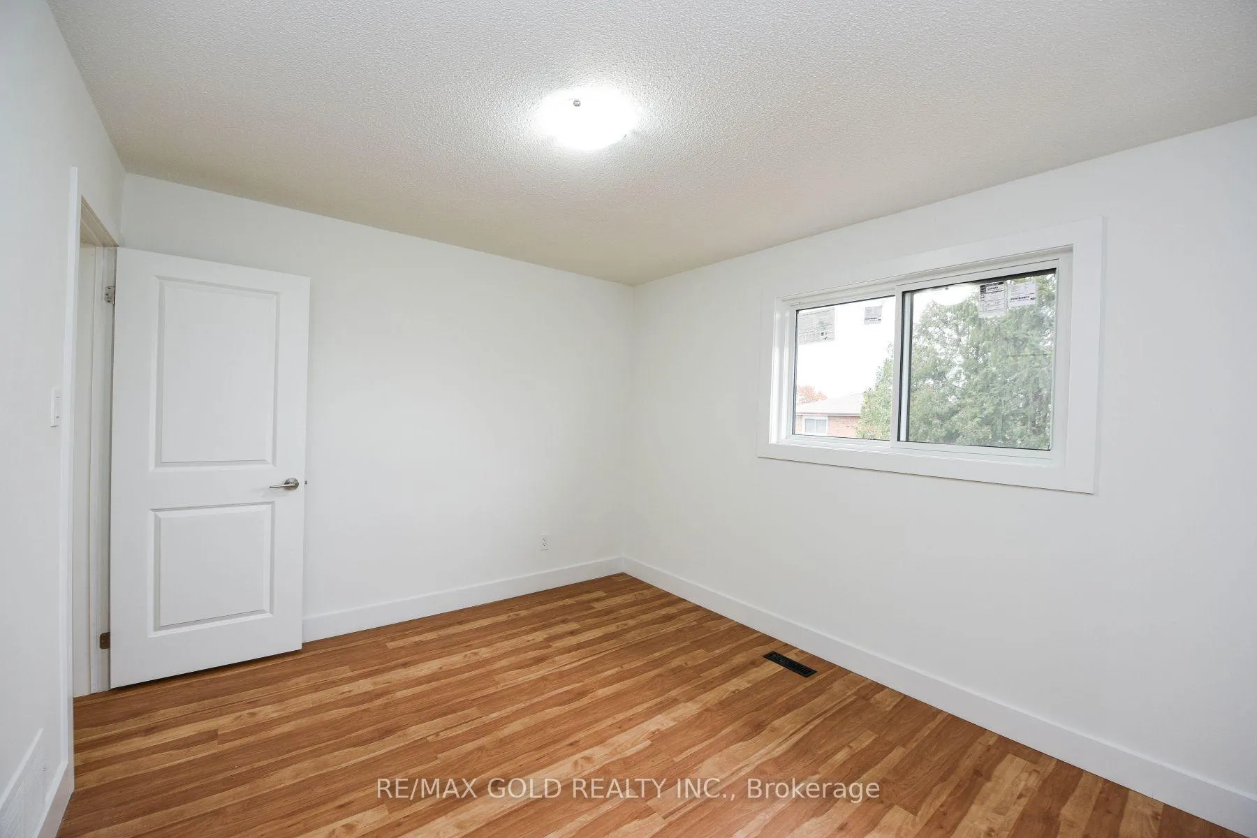 Photo 14 of 51 Malcolm Crescent, Brampton, Central Park — HOMEH