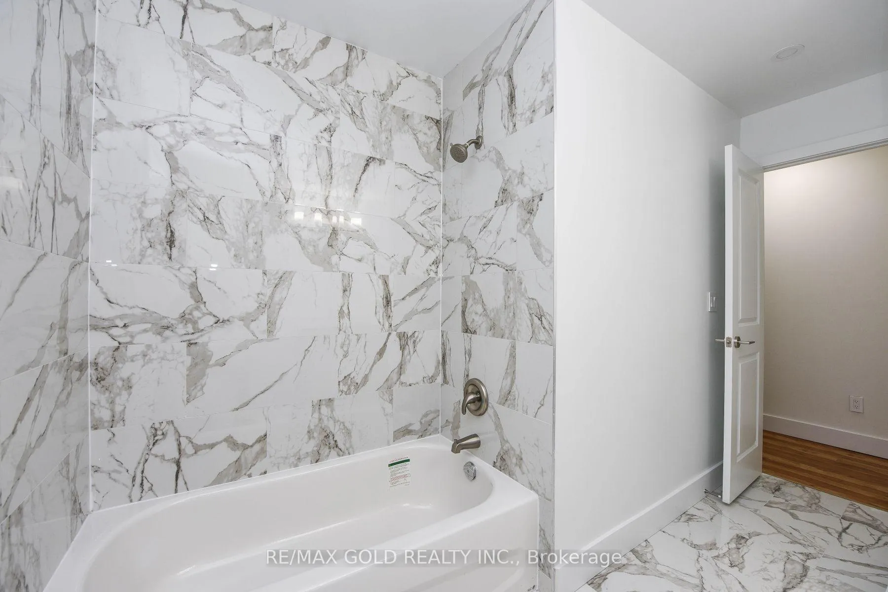 Photo 19 of 51 Malcolm Crescent, Brampton, Central Park — HOMEH