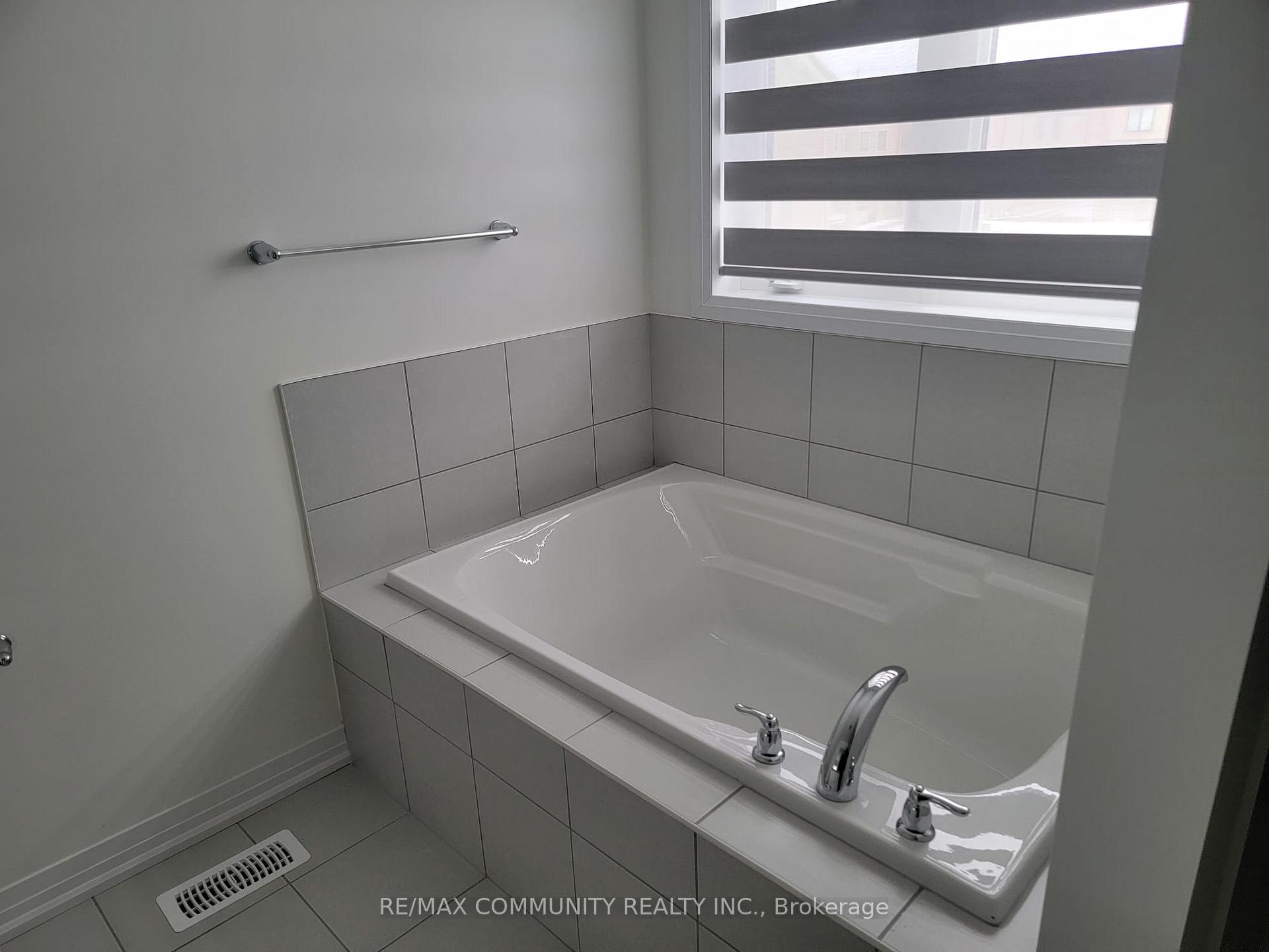 Photo 6 of 22 Heritage Way, Thorold, Rolling Meadows — HOMEH