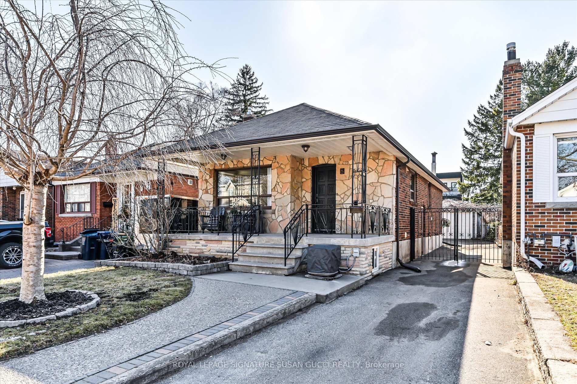 Front of 8 Northridge Avenue
