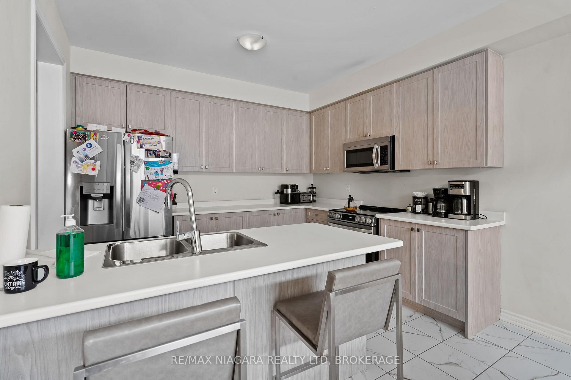 Photo 3 of 415 Barker Parkway, Thorold, Rolling Meadows — HOMEH
