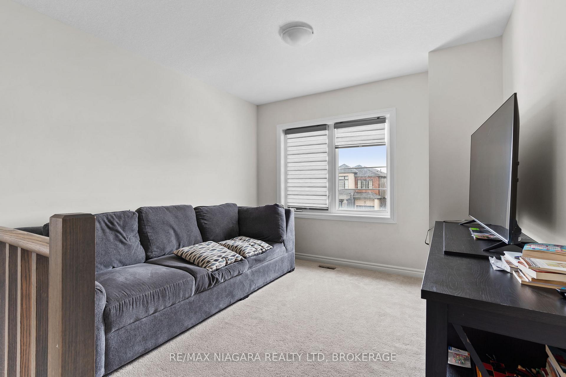 Photo 9 of 415 Barker Parkway, Thorold, Rolling Meadows — HOMEH