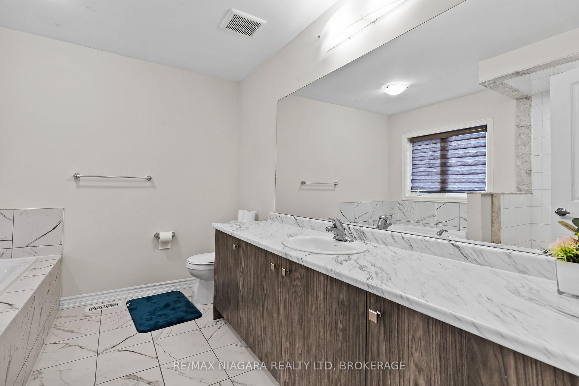 Photo 10 of 415 Barker Parkway, Thorold, Rolling Meadows — HOMEH