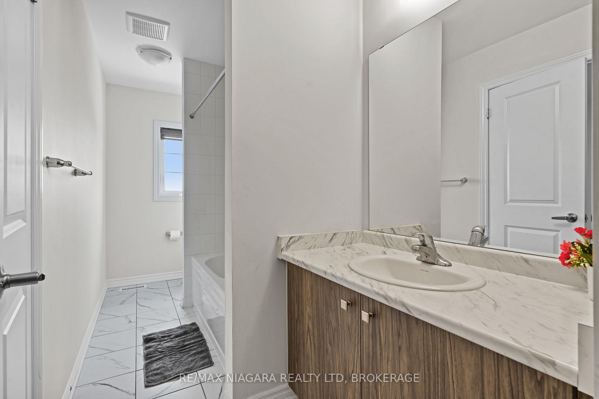 Photo 18 of 415 Barker Parkway, Thorold, Rolling Meadows — HOMEH