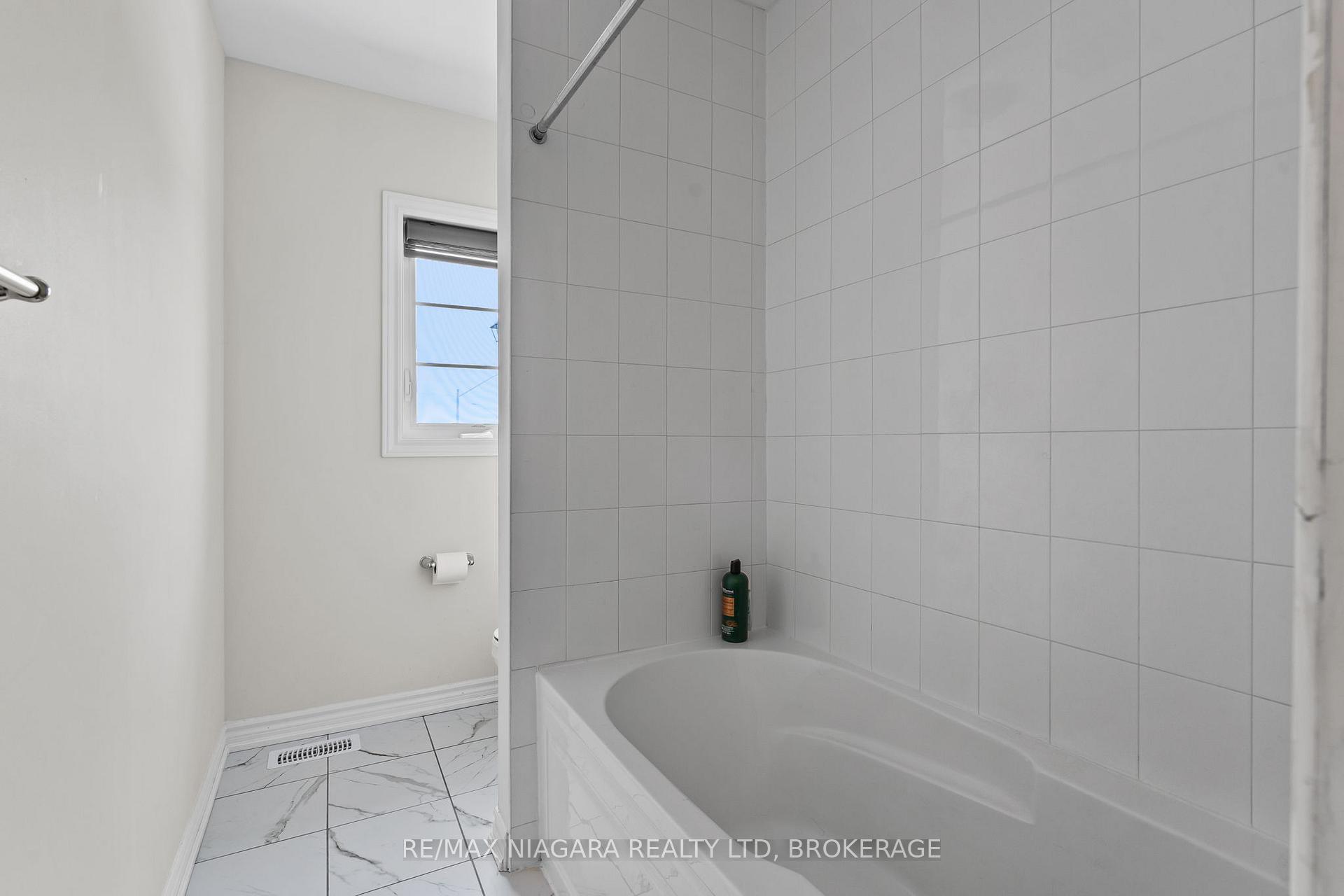 Photo 19 of 415 Barker Parkway, Thorold, Rolling Meadows — HOMEH