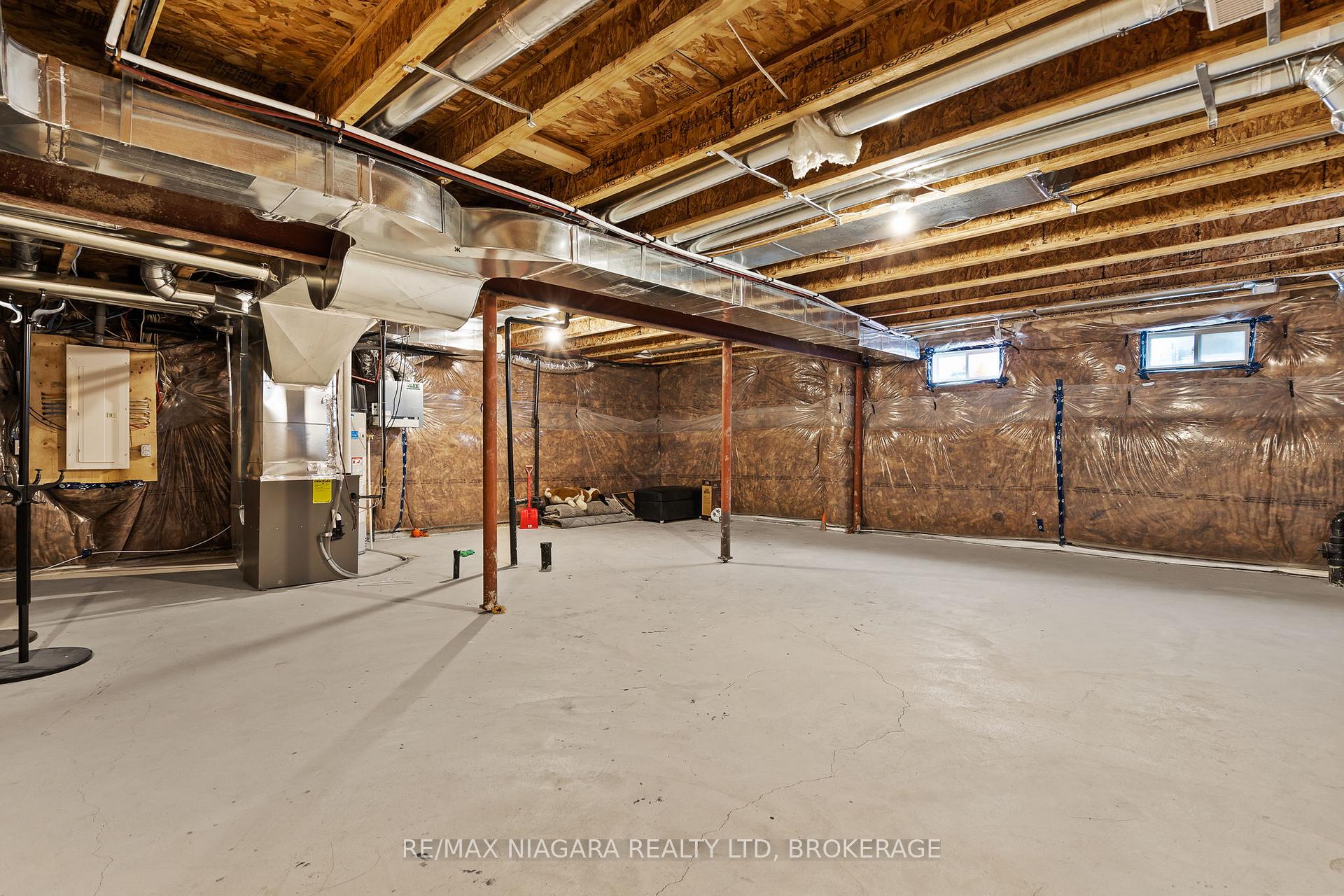 Photo 22 of 415 Barker Parkway, Thorold, Rolling Meadows — HOMEH